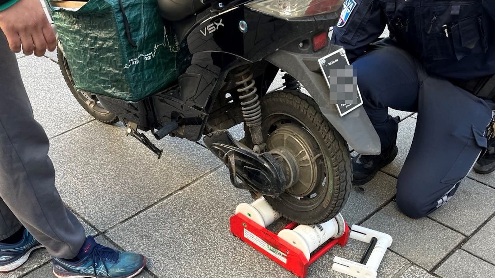 Die Scooter wurden auf Fahrtauglichkeit und Geschwindigkeit überprüft.