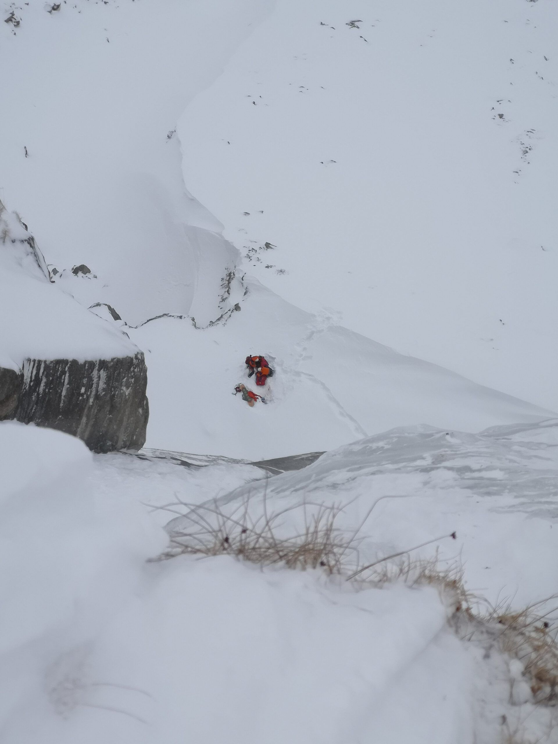 Der 27-Jährige wurde von der Bergrettung versorgt und ins Krankenhaus gebracht.