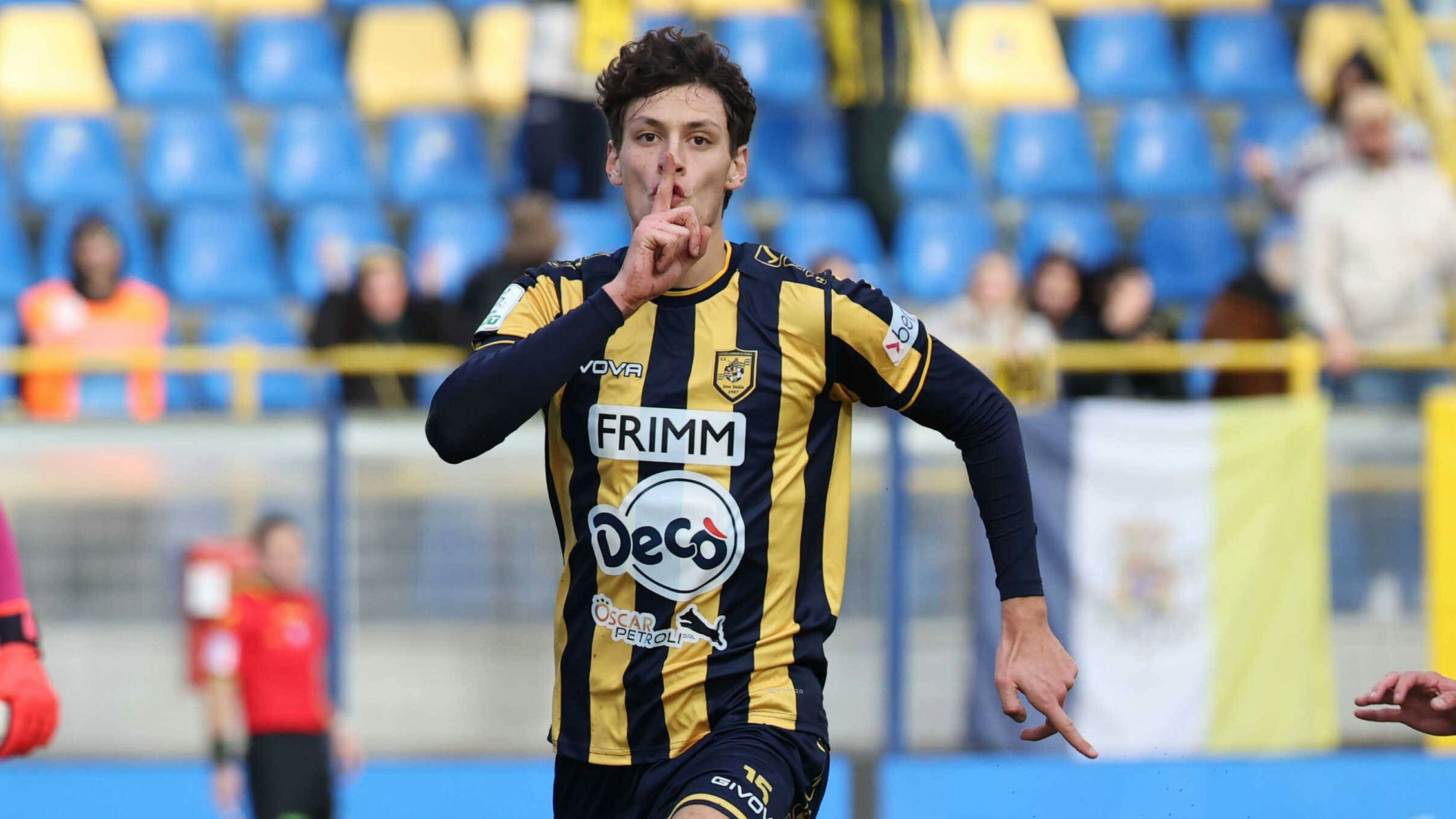 Floriani Mussolini Romano bejubelt sein erstes Tor für SS Juve Stabia.