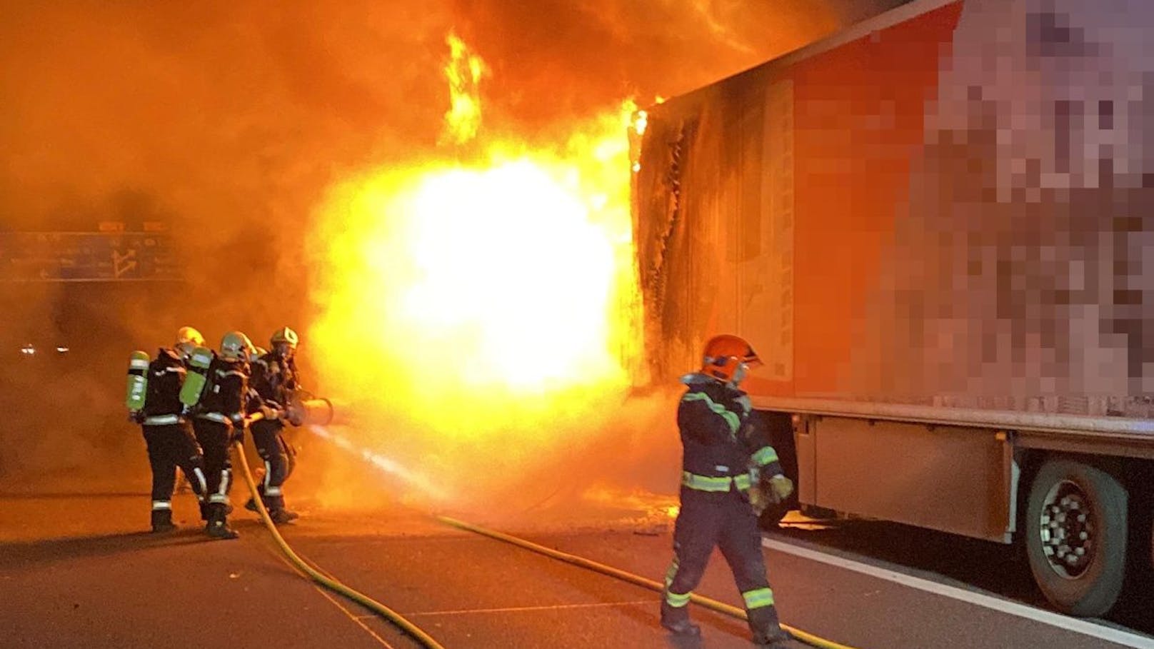 Lkw in Vollbrand – Totalsperre auf der Südautobahn