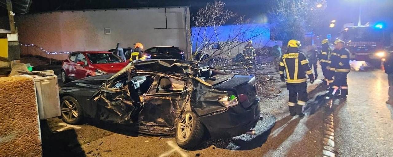 Der Mann wurde bei dem Unfall eingeklemmt.