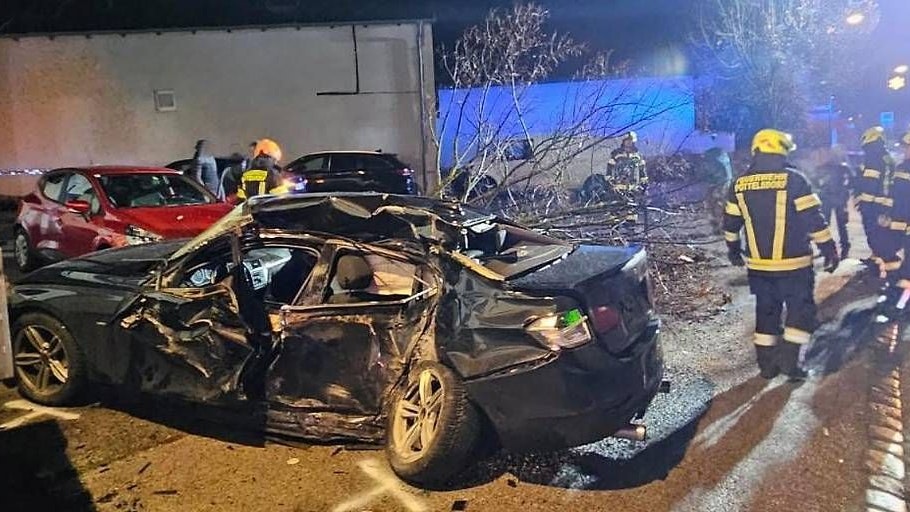 Der Mann wurde bei dem Unfall eingeklemmt.