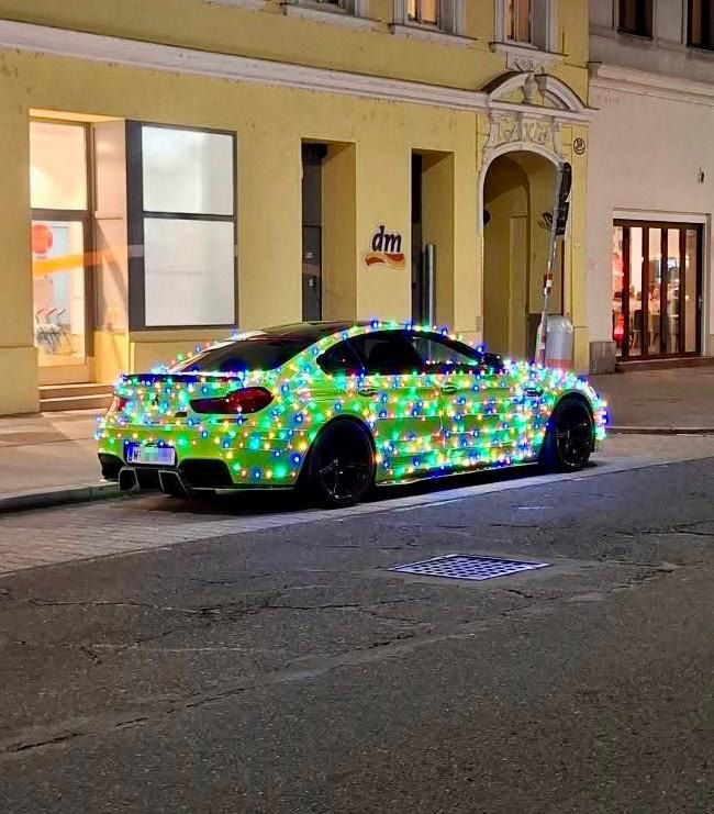 Dieser BMW zeiht in Kaisermühlen alle Blicke auf sich. 