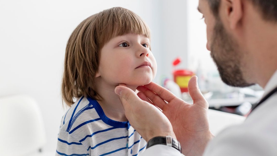 In den oberösterreichischen Spitälern müssen Kinder auf eine Mandel-OP teilweise über ein Jahr warten.