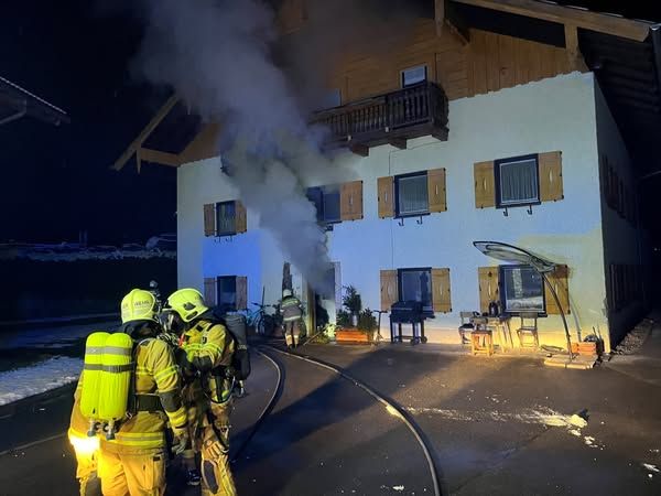 Einige Wohnräume des Hauses sind durch die Folgen des Feuers unbewohnbar.