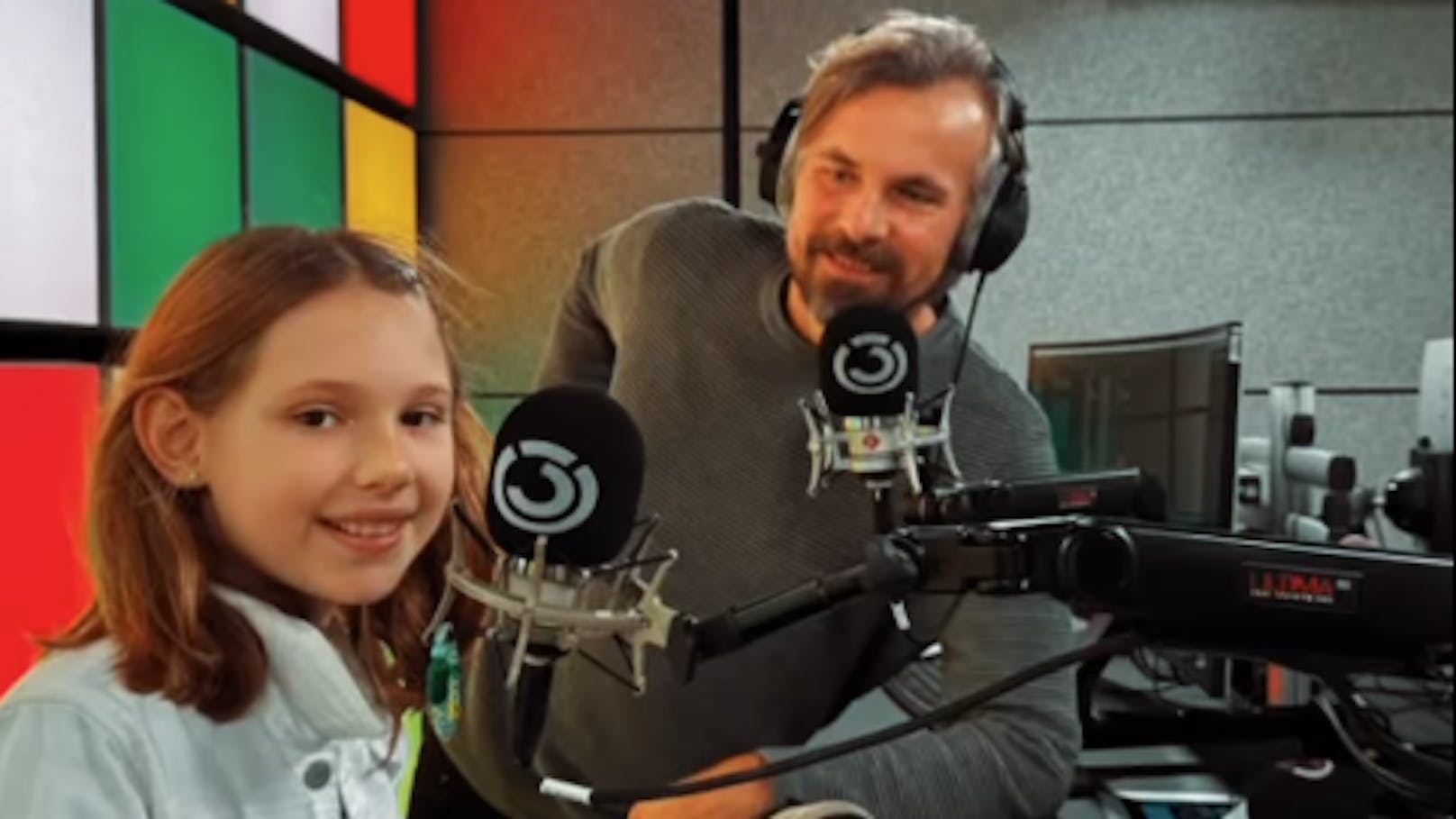 Tochter Emilia und Thomas Kamenar moderieren die Sendung "Radio Christkindl".