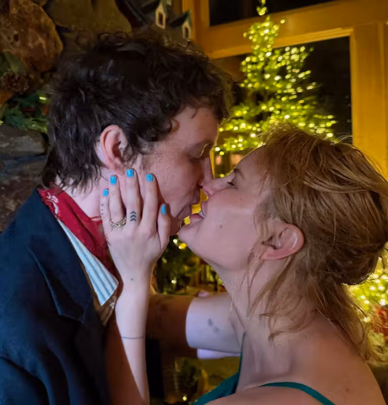 Bruce Willis' Tochter Tallulah hat auf Instagram ihre Verlobung bekanntgegeben.