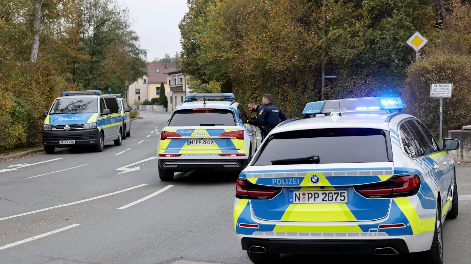 Mutter tötet Kinder (6, 7) – Bekannter schlug Alarm