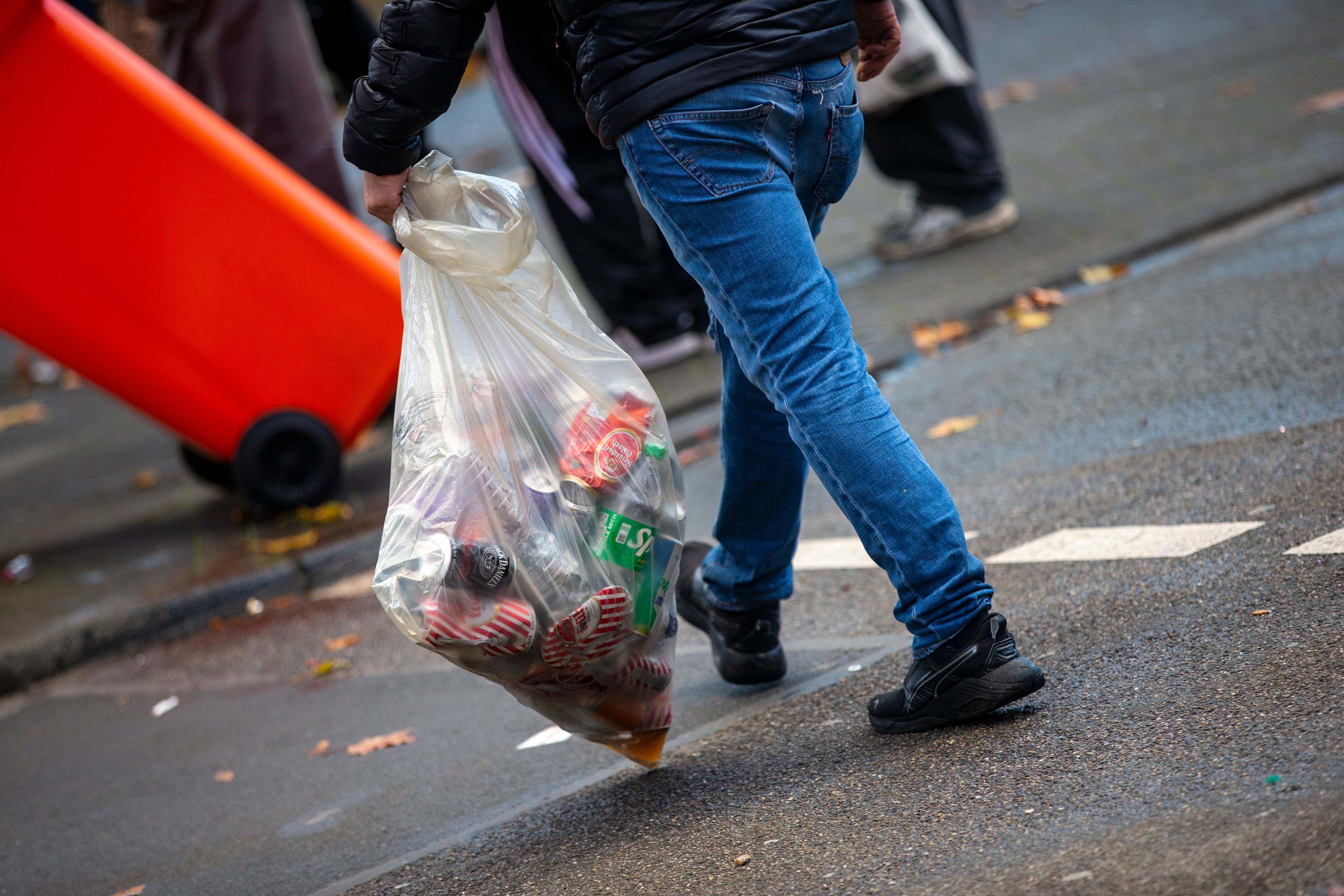 Ab 1. Jänner 2025 tritt das neue Pfandsystem für Plastikflaschen und Dosen in Kraft.