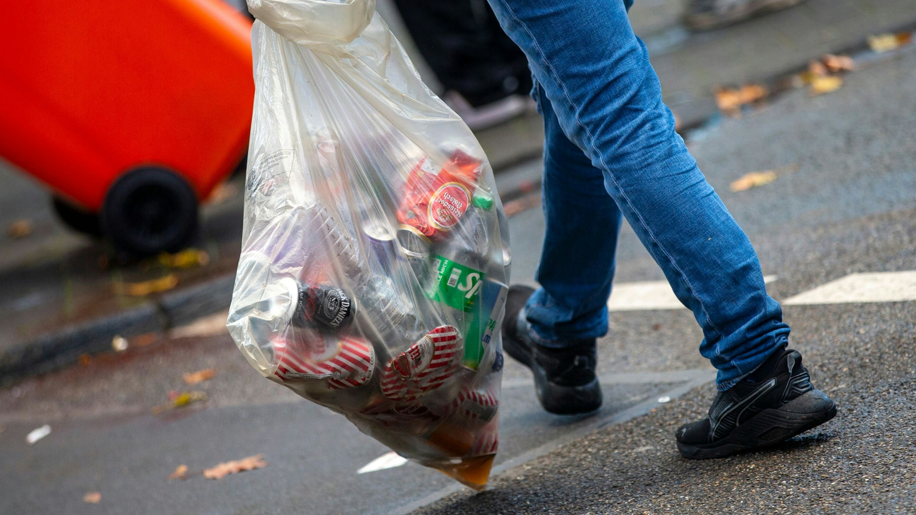 Heute.at - Neues Pfandsystem sorgt für Müll-Chaos in Städten