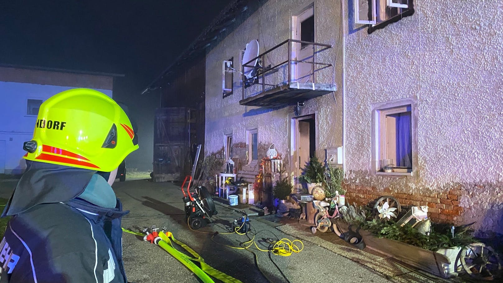 Drama am Christtag: Frau mit Kindern bei Brand verletzt