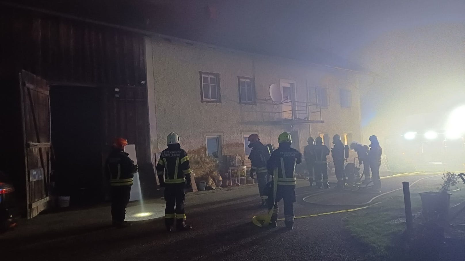 Eine Bewohnerin nahm Geräusche wahr und rannte zur Heizung im unteren Stockwerk.