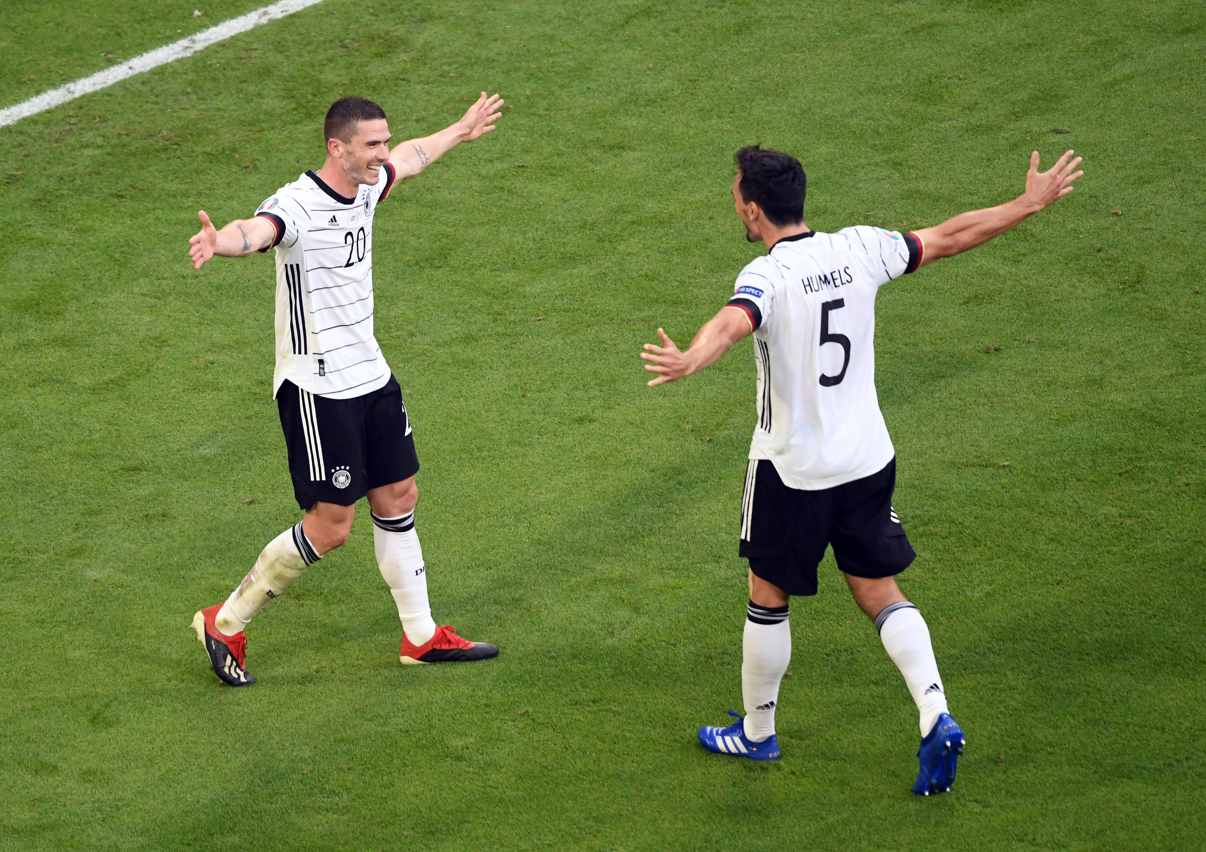 Mats Hummels und Robin Gosens spielten zusammen für Deutschland.