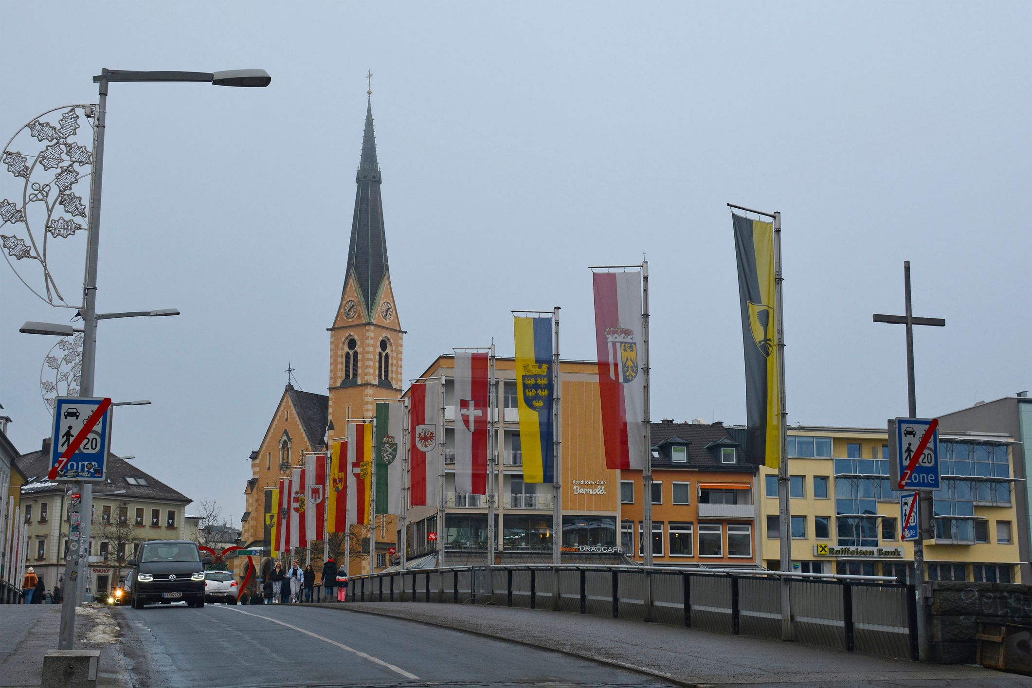 Die Leiche des Mannes wurde unter einer Drau-Brücke entdeckt. (Symbolbild)