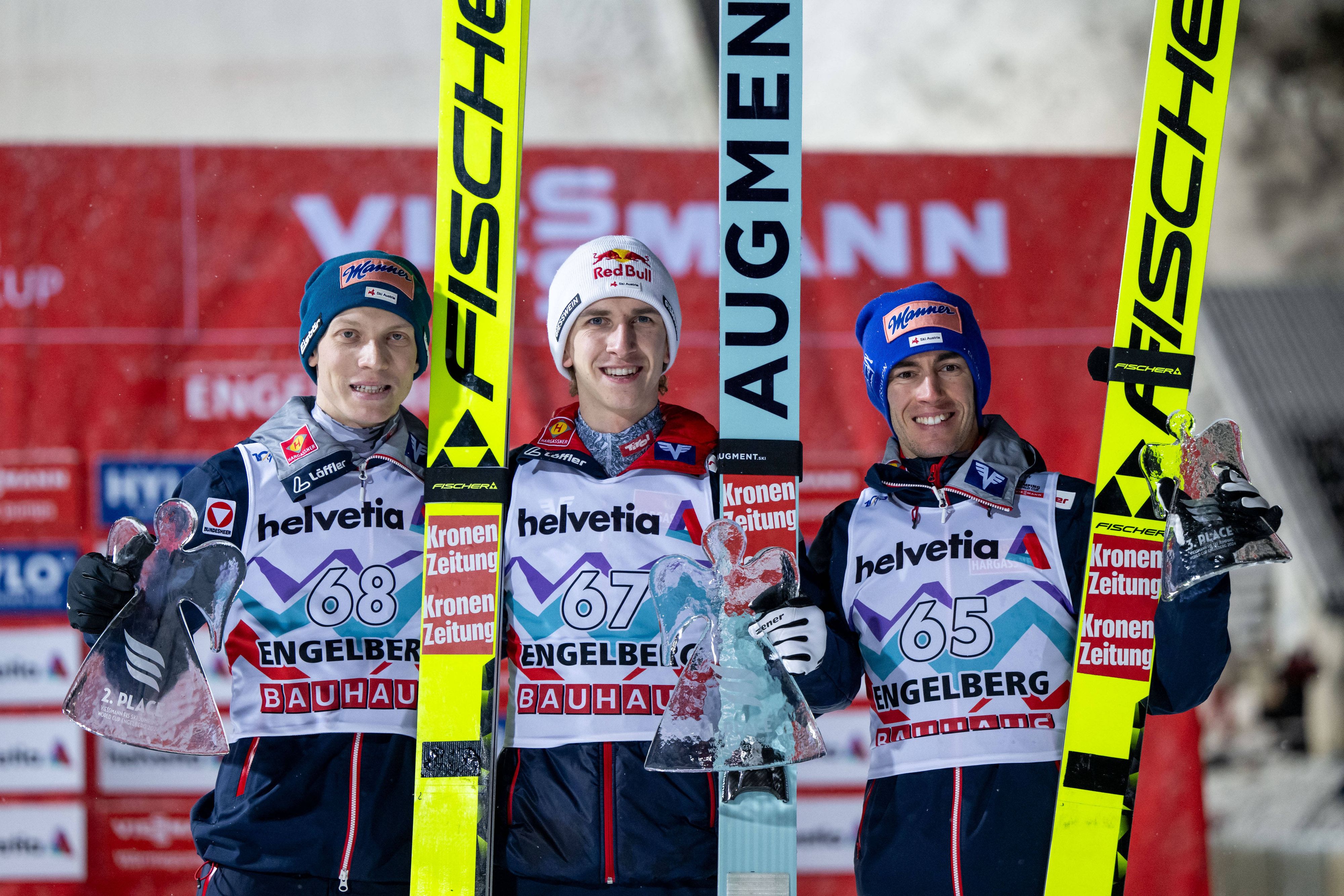 In Engelberg feierten die ÖSV-Skispringer einen Dreifachsieg.