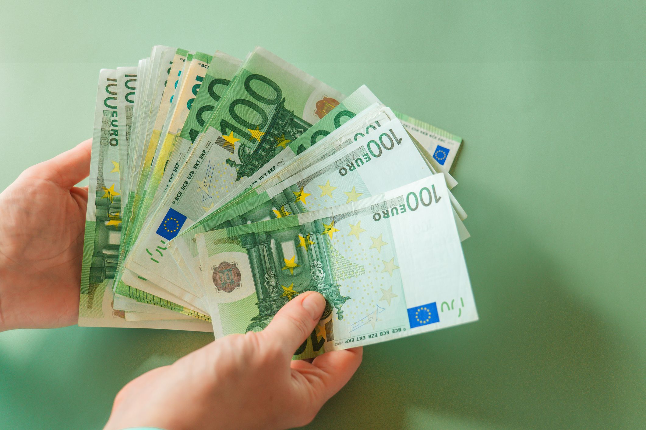 Darf's ein bisserl mehr sein? Ein Rechner zeigt, ob auch dein Gehalt im Jahr 2025 ansteigt.