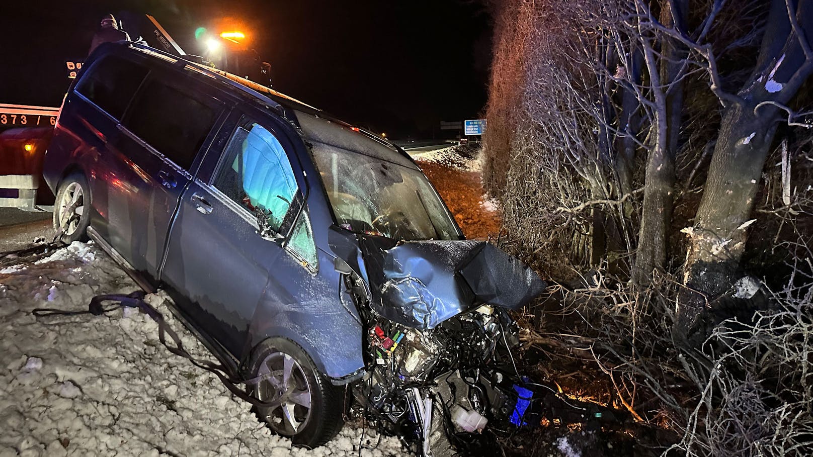 Frontalcrash auf Todesstraße! Ganze Familie ins Spital