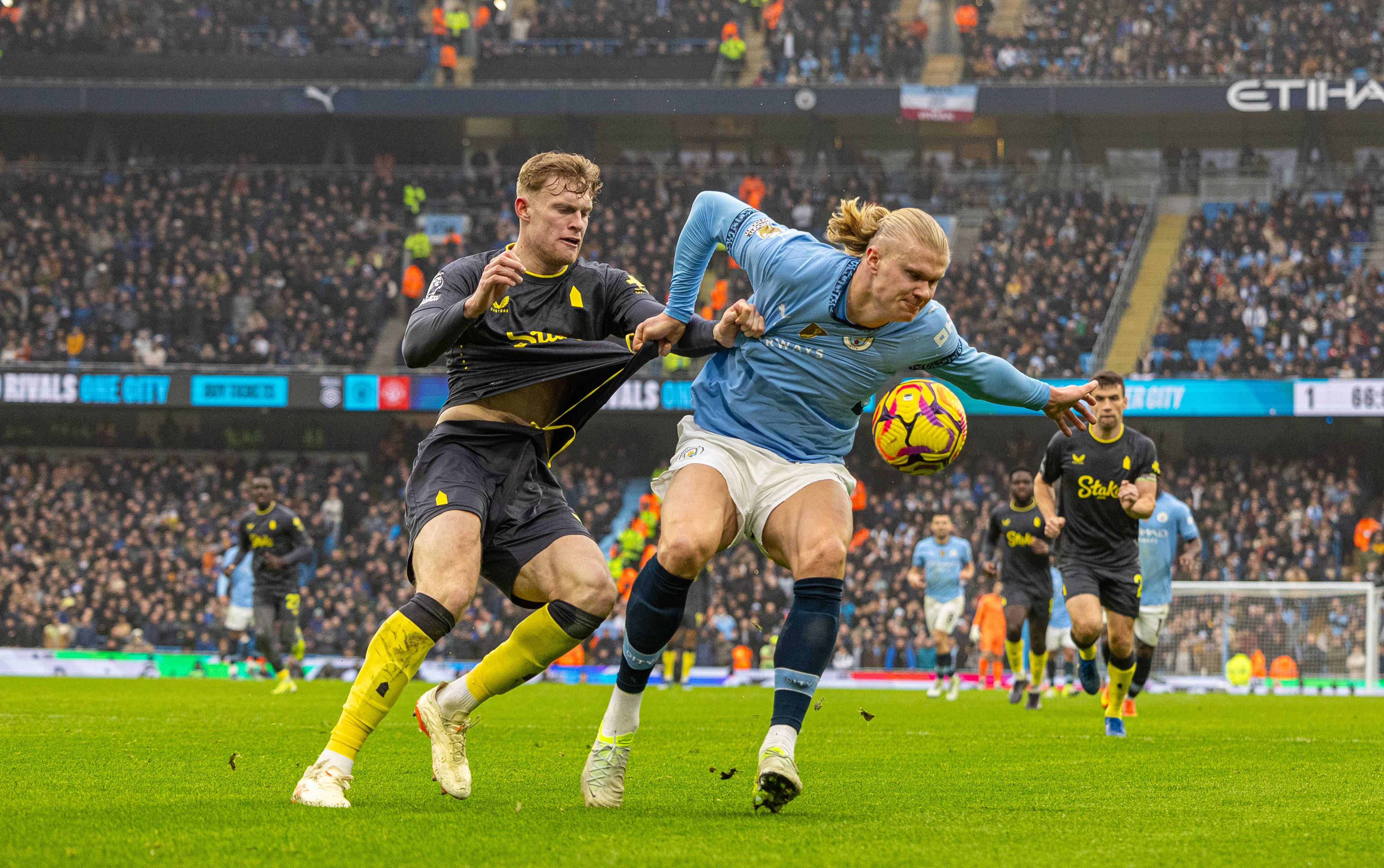 Erling Haaland verschießt einen Elfer gegen Everton.