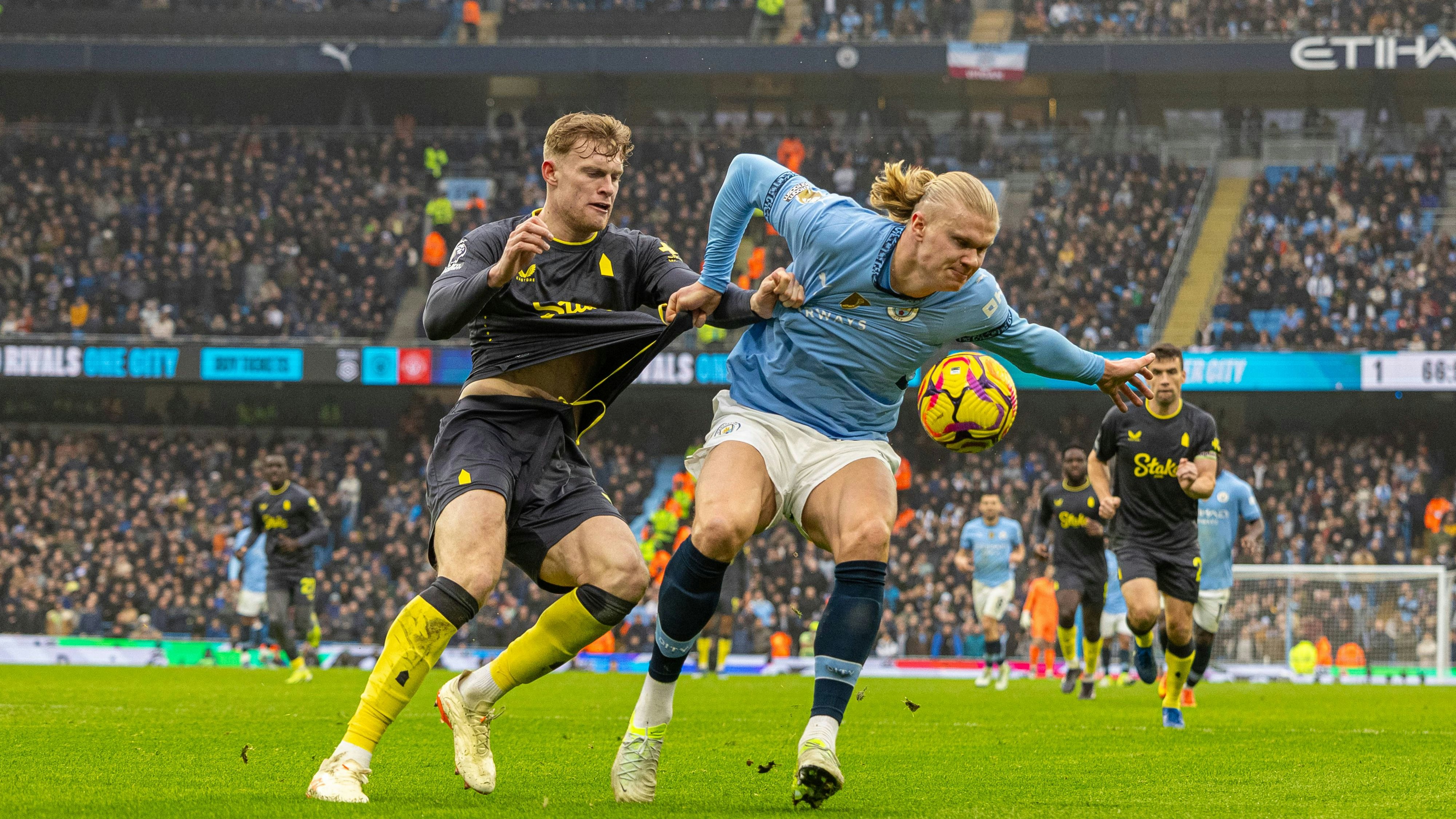 Erling Haaland verschießt einen Elfer gegen Everton.