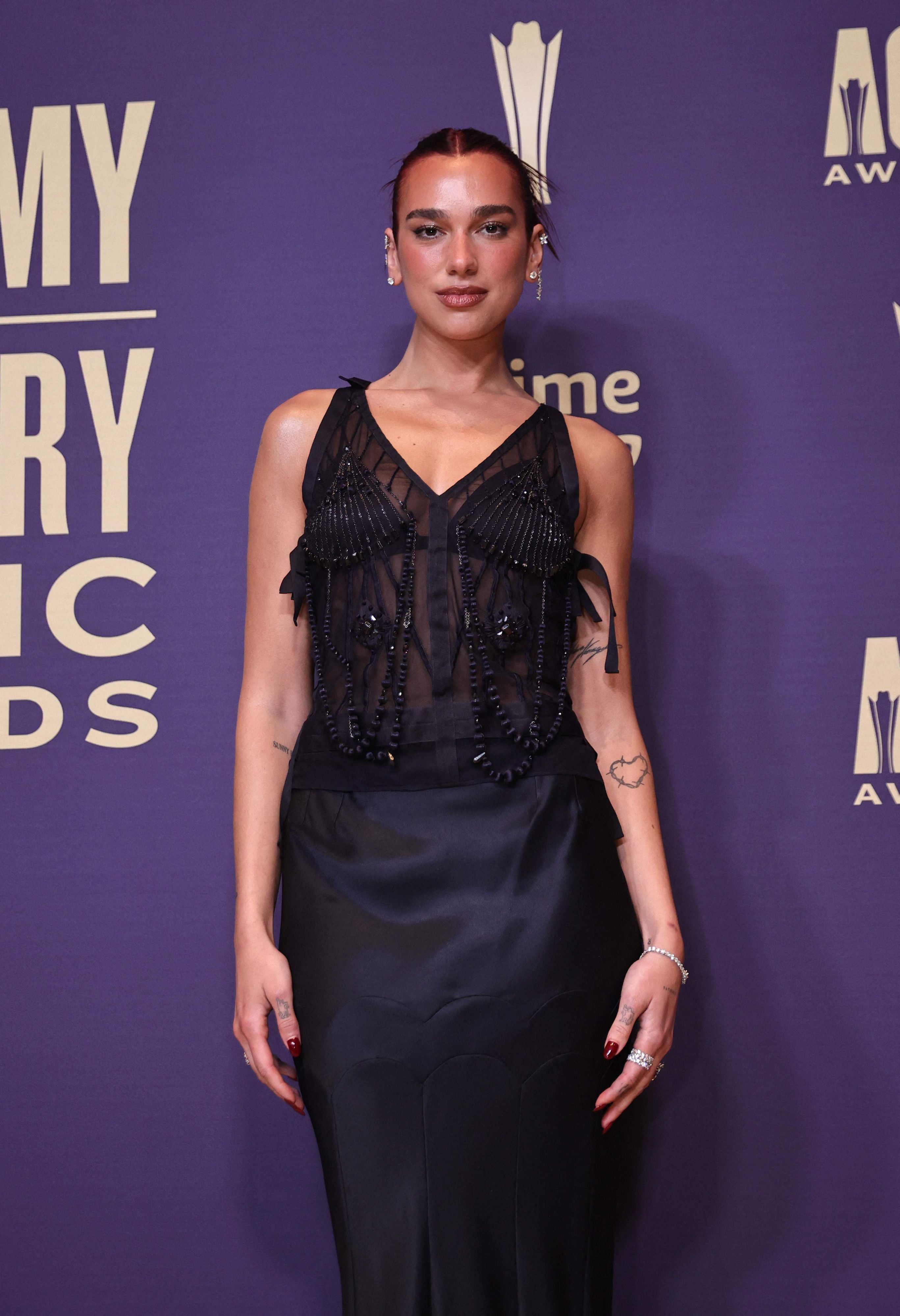 Dua Lipa soll verlobt sein. Dies berichtete 