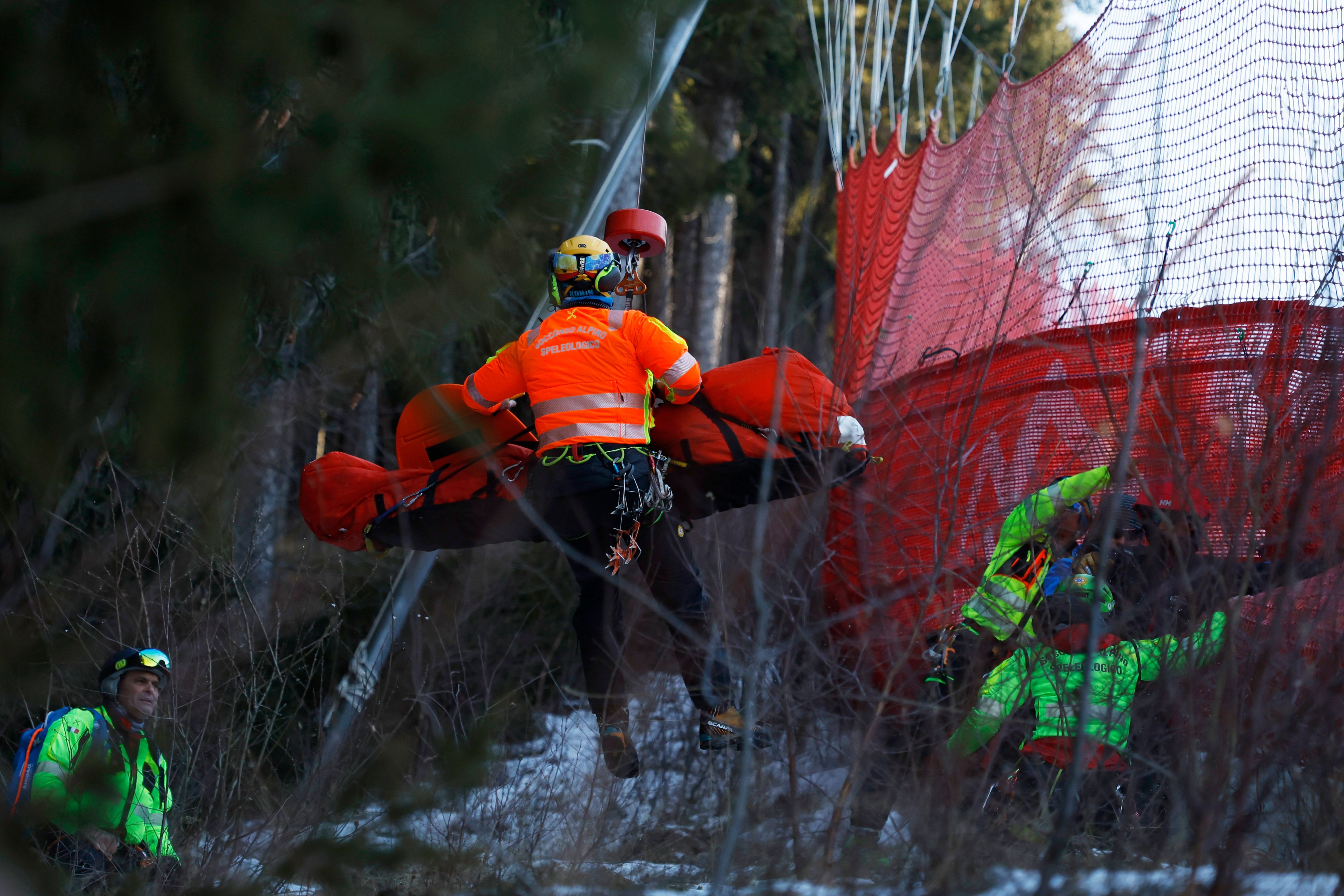 Der heftige Sturz von Cyprien Sarrazin im zweiten Abfahrtstraining von Bormio. 