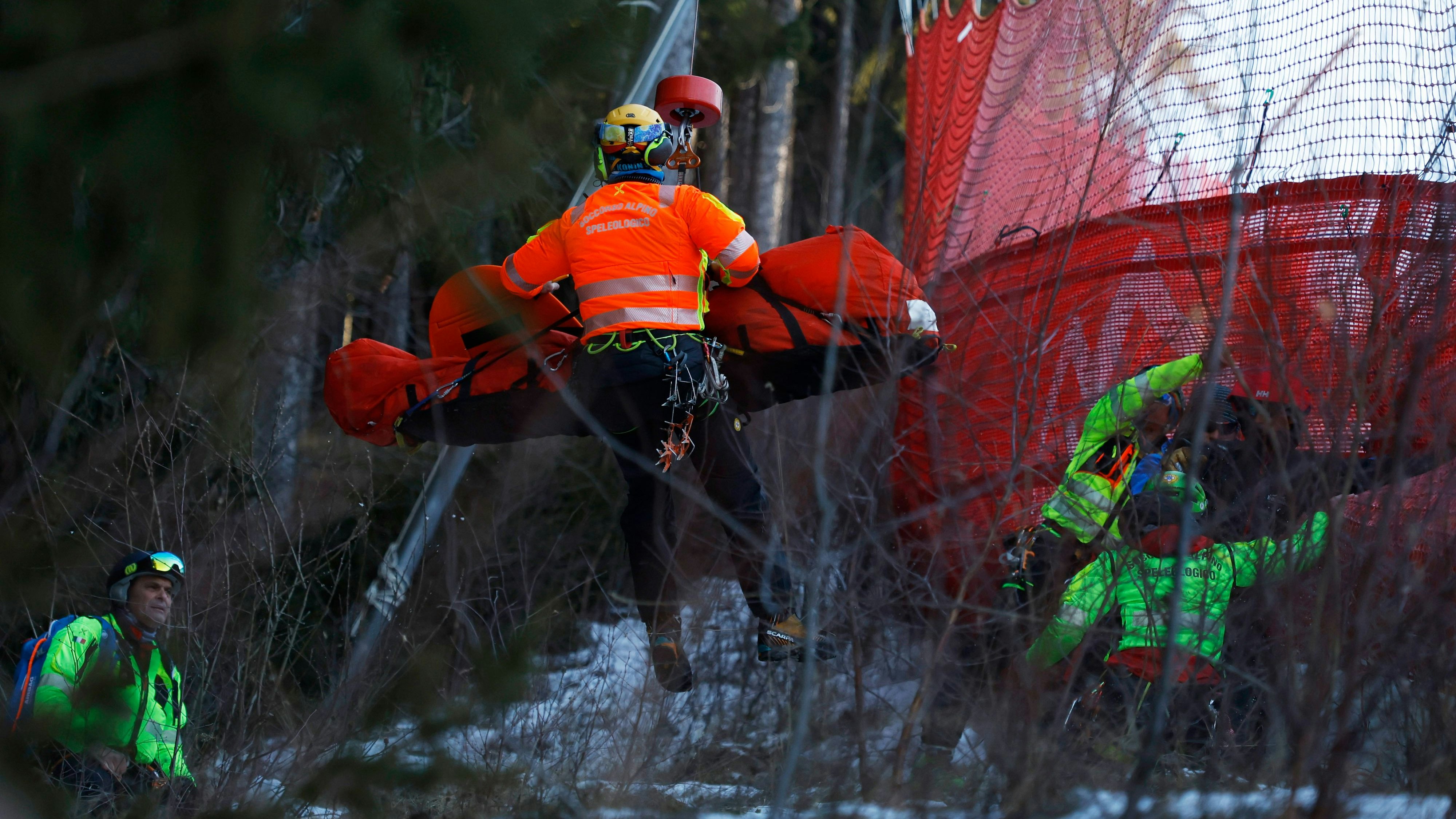 Der heftige Sturz von Cyprien Sarrazin im zweiten Abfahrtstraining von Bormio. 