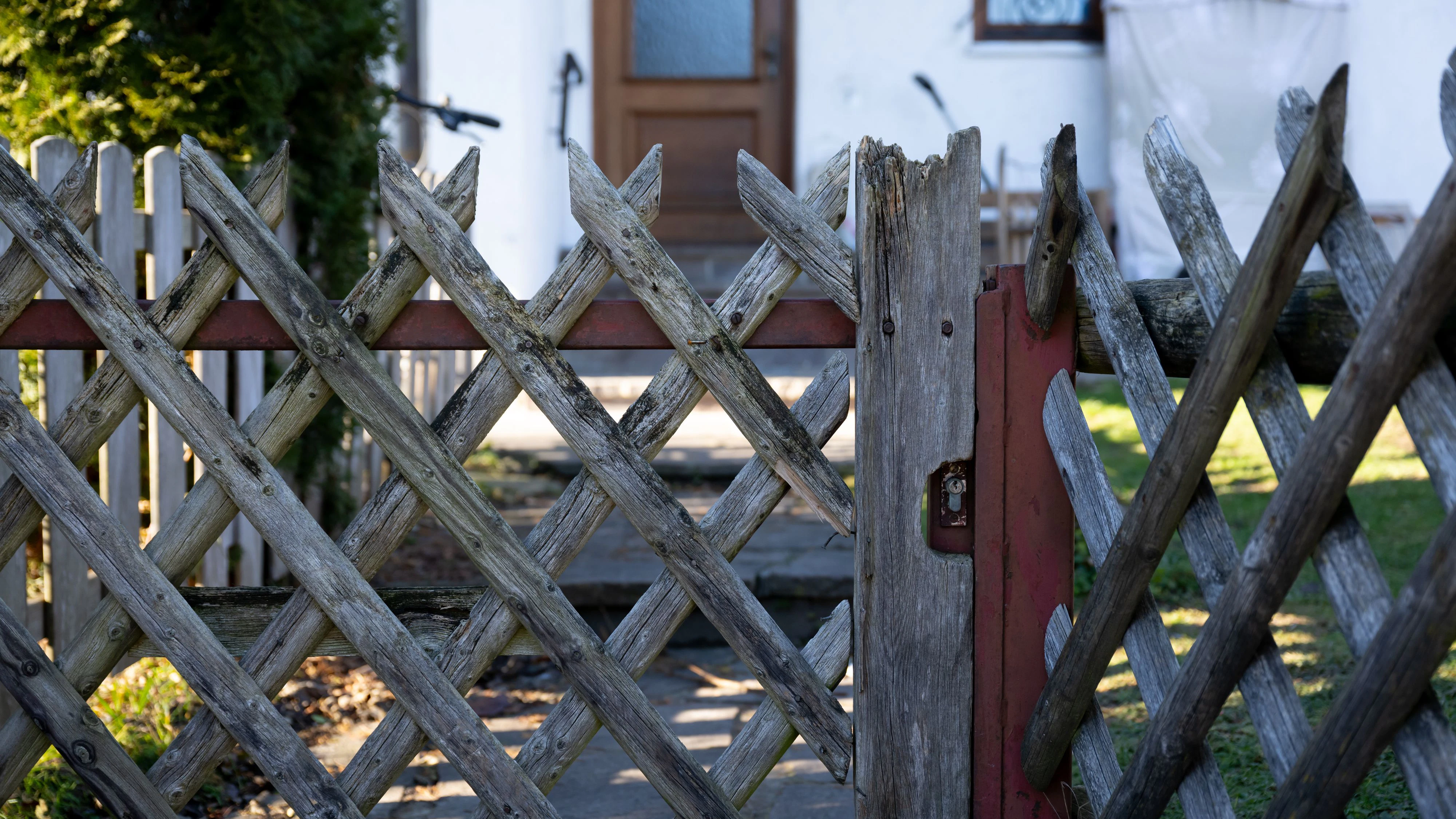 In diesem Wohnhaus im bayrischen Rosenheim kam es zur Bluttat.