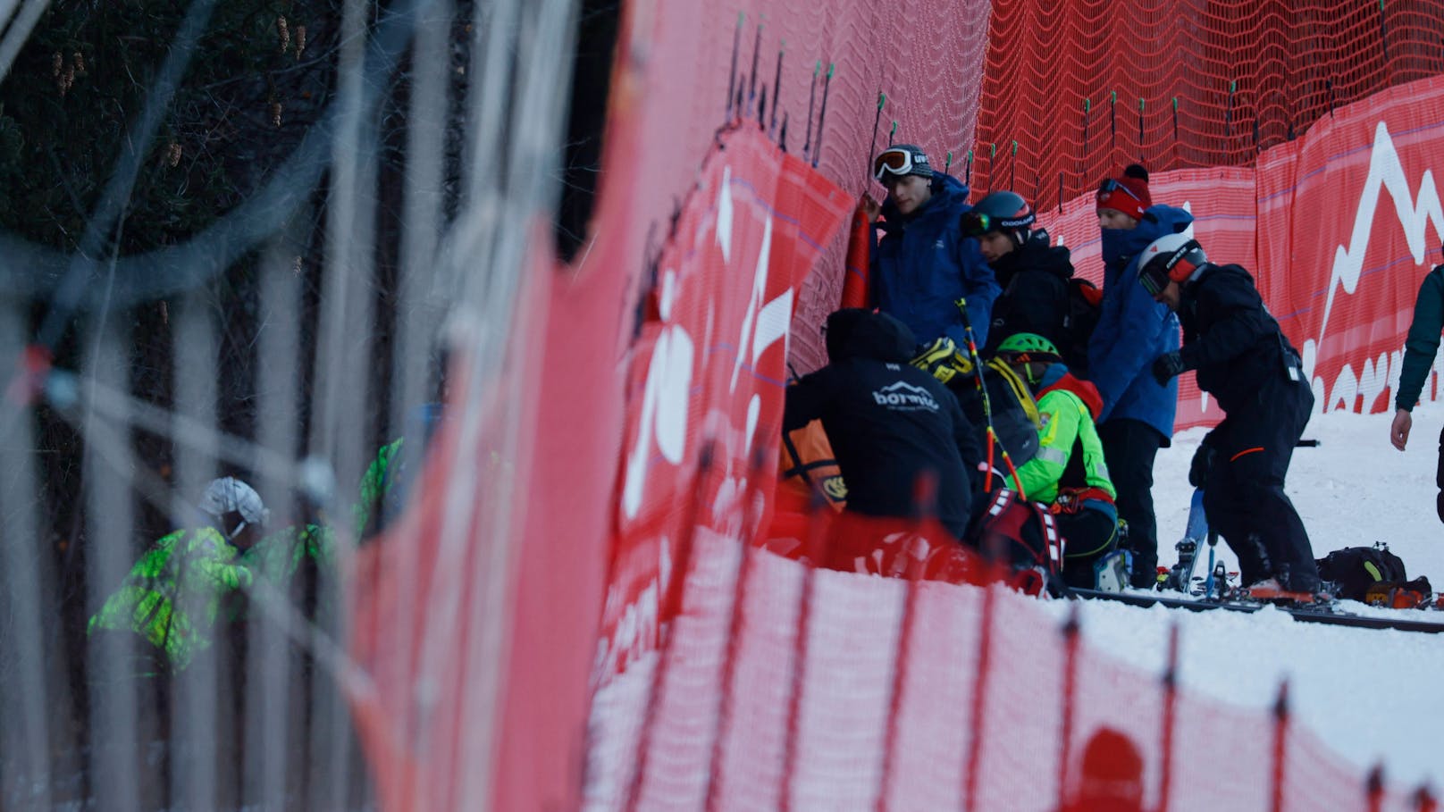 Schwer gestürzter Ski-Star ist wieder wach