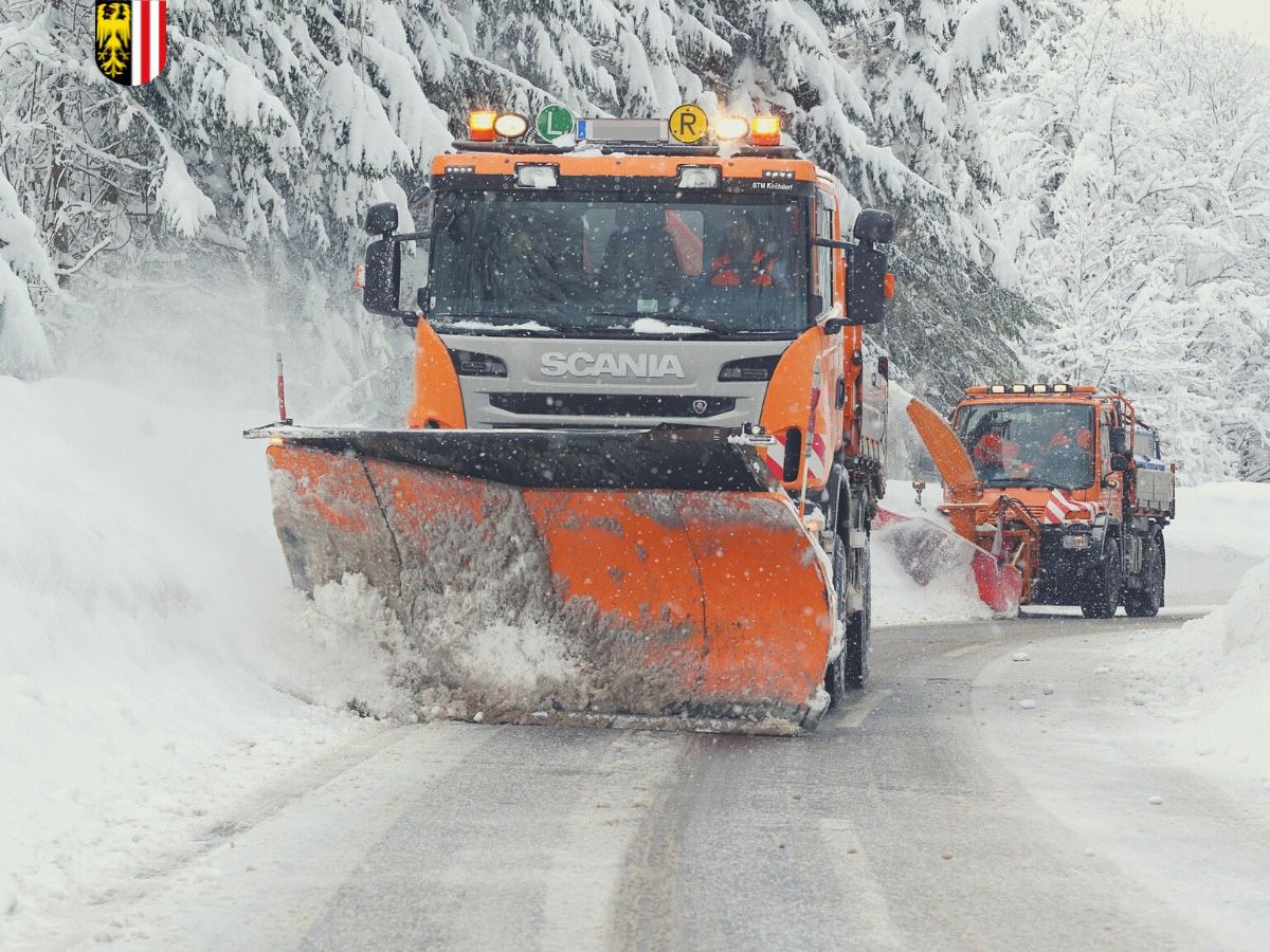 Die Salinen machen mit dem Salzen von Straßen üblicherweise viel Geschäft. Dass es im Winter nun immer wärmer wird, bereitet ihnen Kopfzerbrechen. (Archivbild)