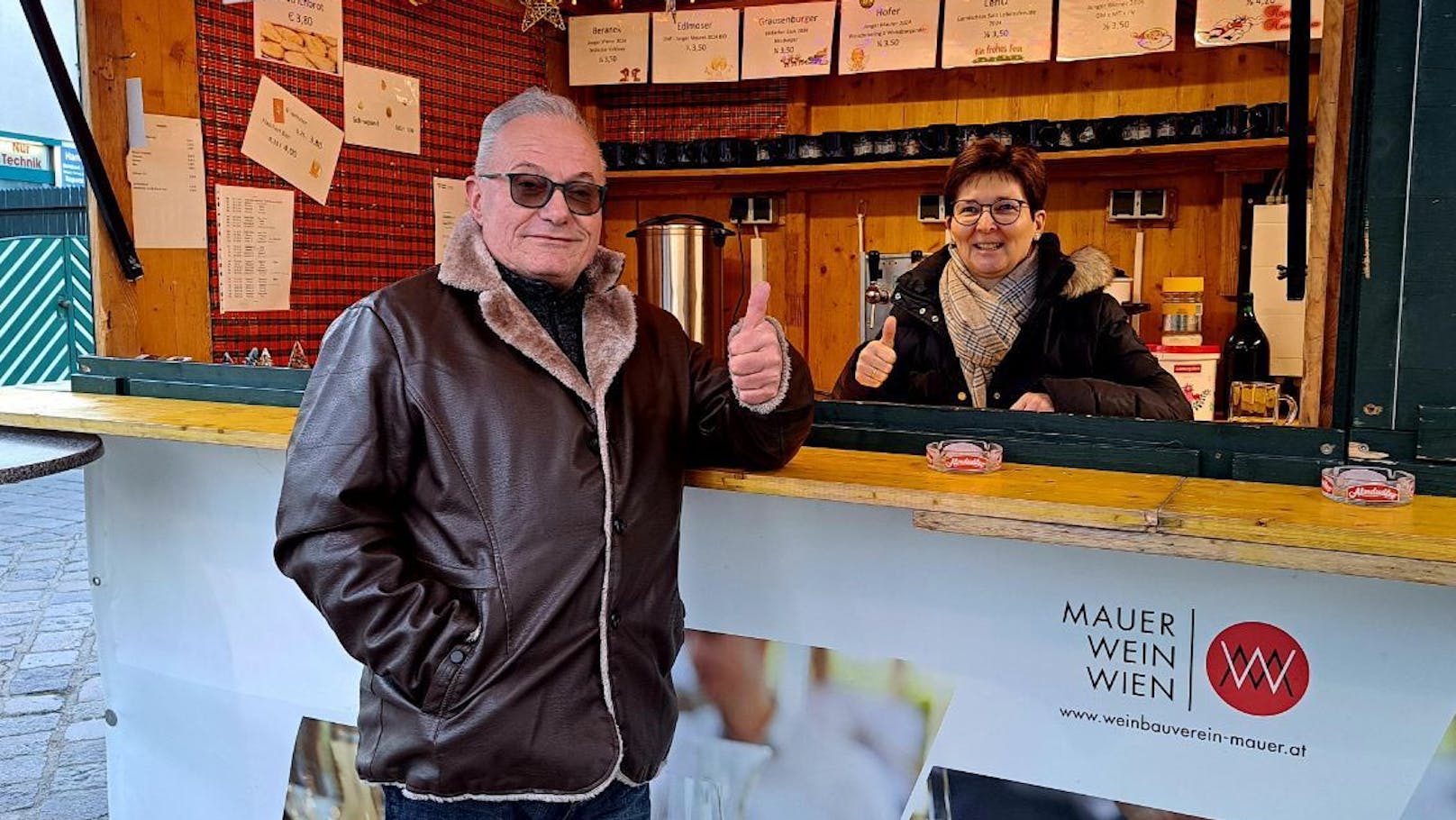 Richard Lentz bei der Maurer Punschhütte am Hauptplatz. "Die Sicherheitslage ist nicht mehr gegeben", erklärt er im Gespräch mit "Heute".