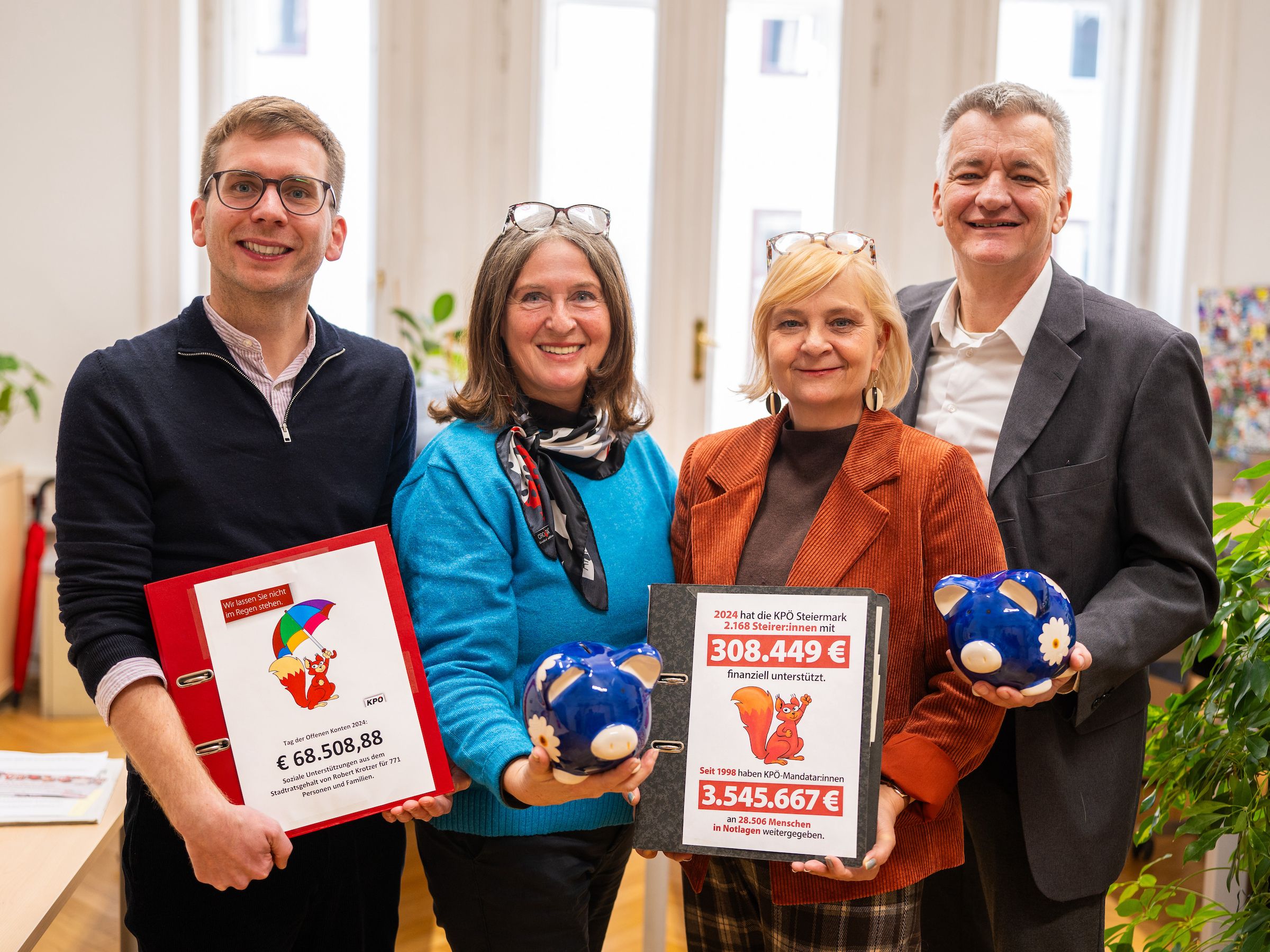 Robert Krotzer, Elke Kahr, Claudia Klimt-Weithaler und Manfred Eber am Tag der offenen Konten in der Steiermark