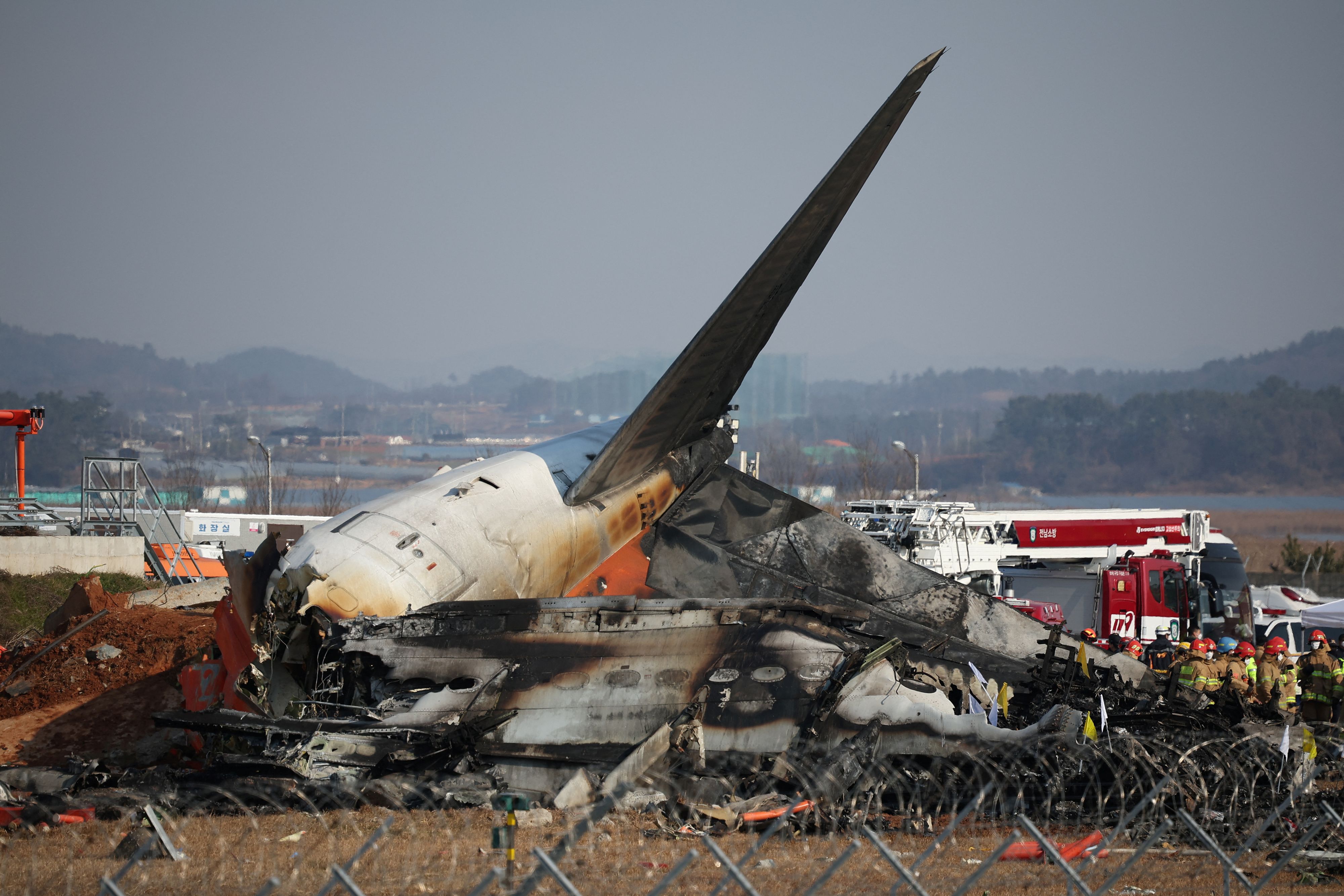 Es ist eines der schwersten Flugzeugunglücke seit Jahren: Eine Maschine mit 181 Insassen zerschellte auf dem südkoreanischen Flughafen Muan.