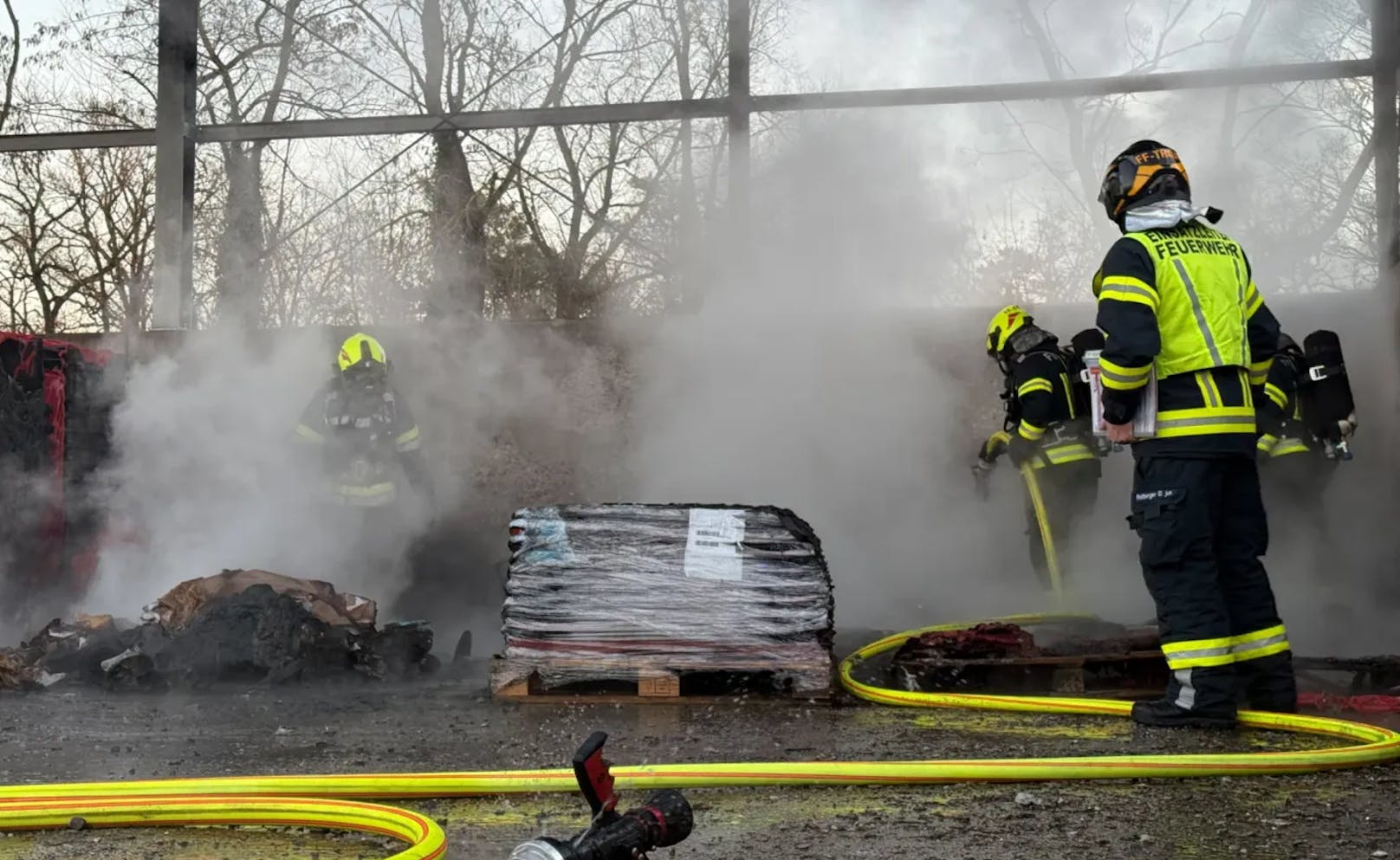 Riesige dunkle Rauchsäule sorgt für helle Aufregung