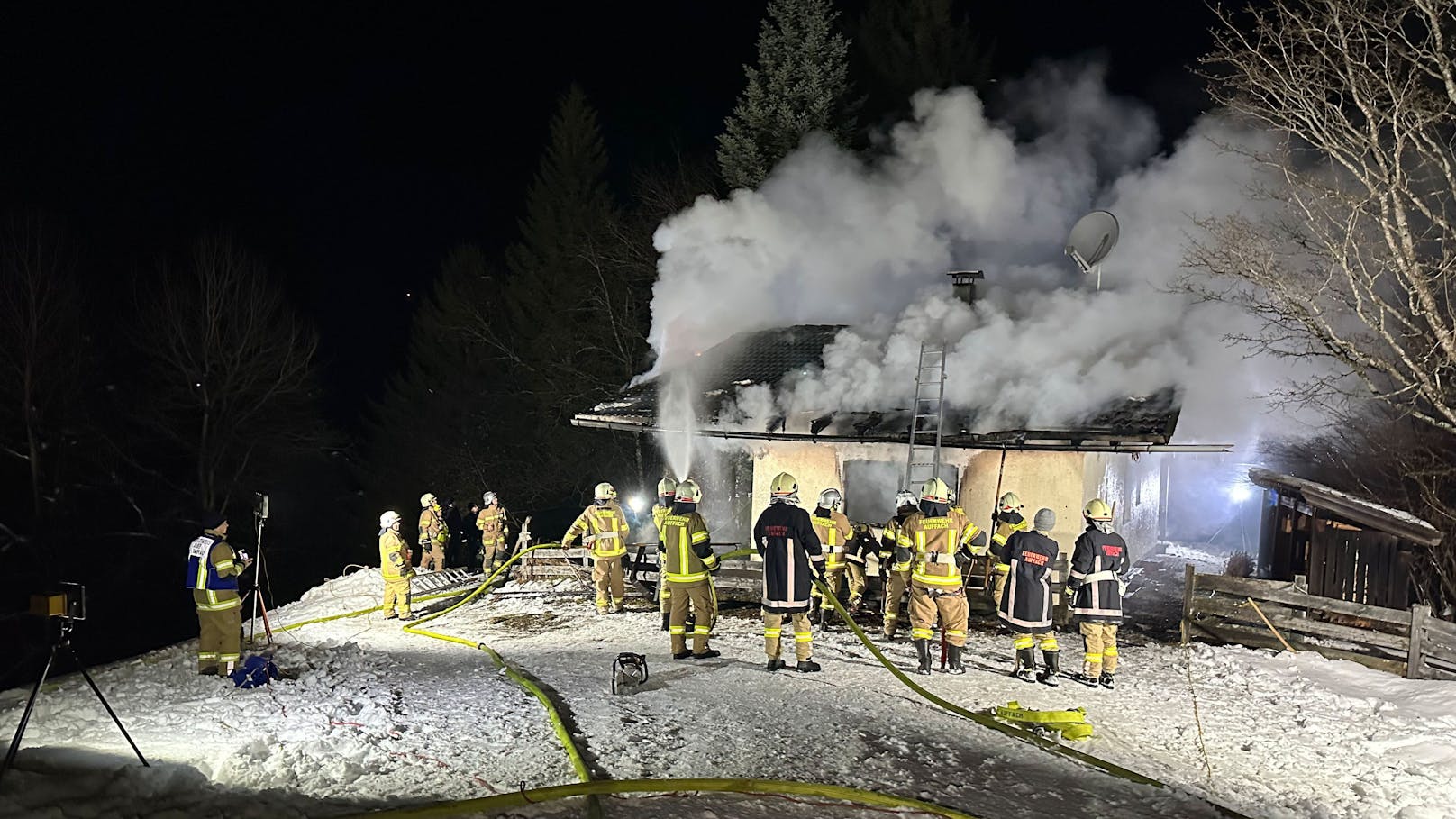 Am 28. Dezember brach gegen 20:45 Uhr in einem Ferienhaus in Auffach aus bislang unbekannter Ursache ein Brand aus.