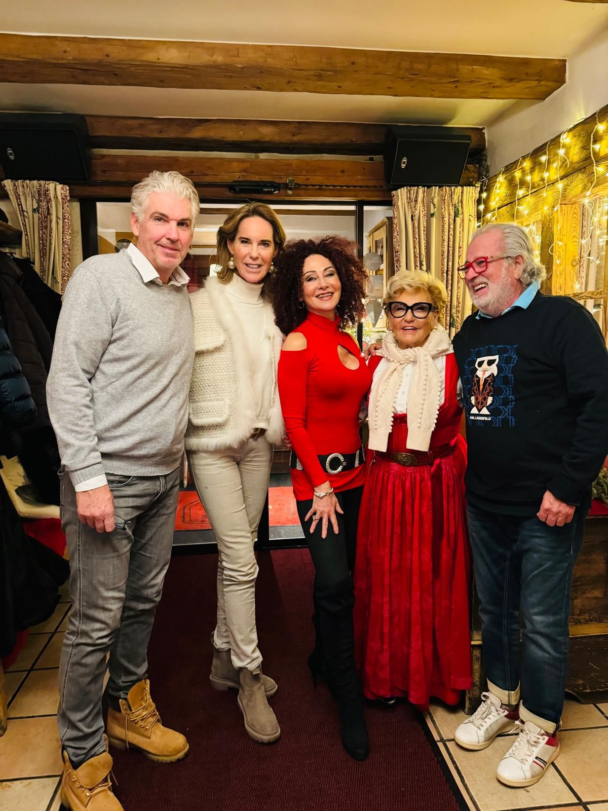 Katharina Stumpf und Alexander Beza besuchten mit Christina Lugner und Richie Hofer die Sonnbergstuben von Rosi Schipflinger