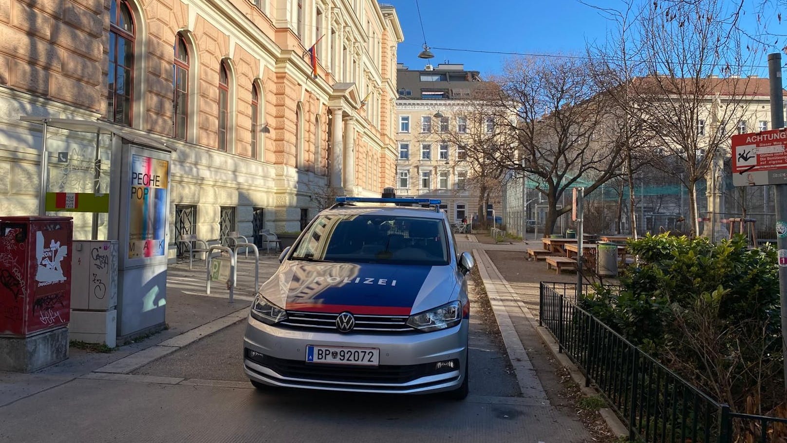 Die Polizei gab gegenüber <em>"Heute"</em> an, dass das Opfer leblos im Badezimmer gefunden wurde.