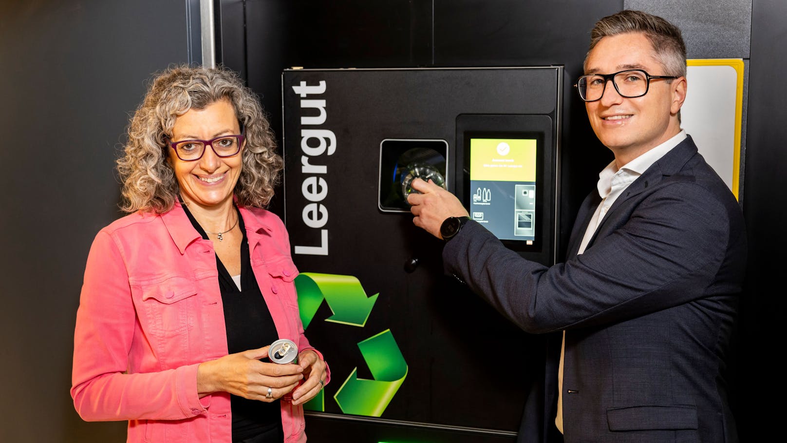 Monika Fiala und Simon Parth, Geschäftsführung Recycling Pfand Österreich