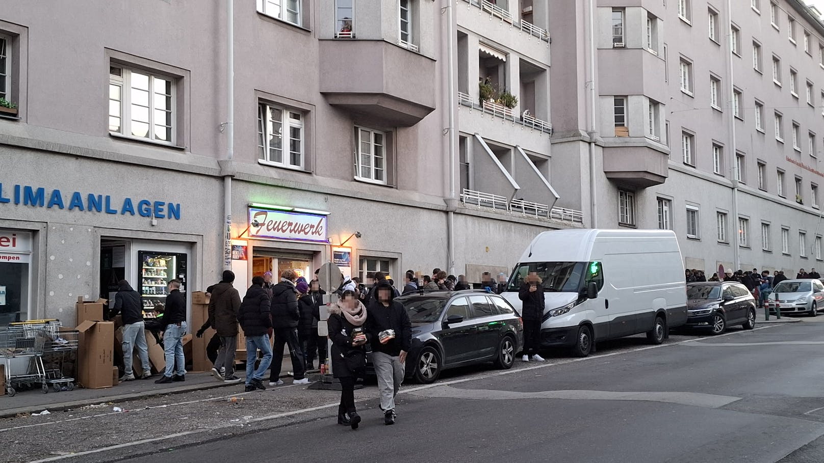 Trotz Feuerwerkverbots – Wiener stürmen Böller-Shop