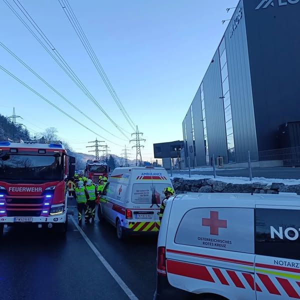 Die Straße war für die Dauer des Einsatzes komplett gesperrt.