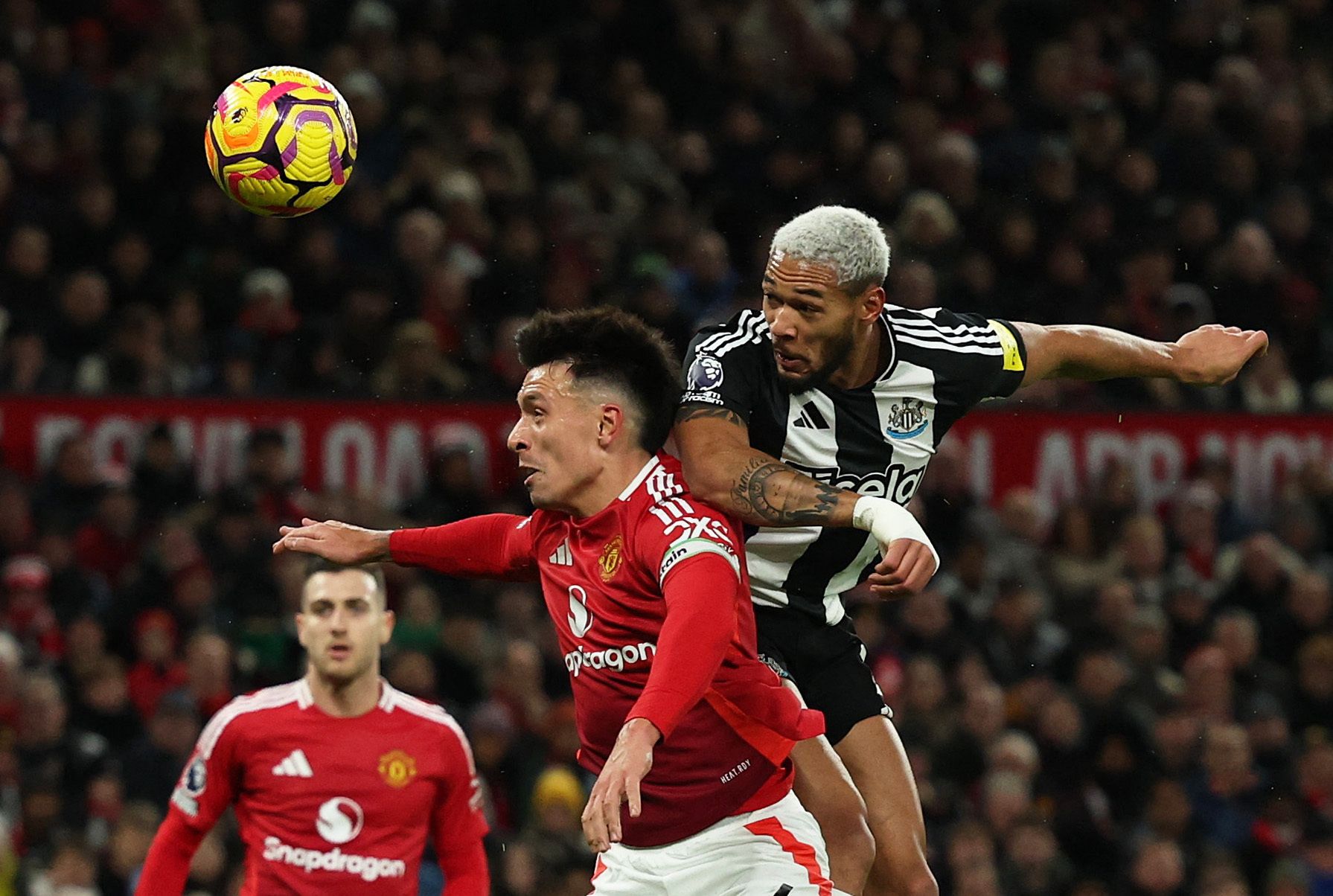 Joelinton ist nicht zu halten, trifft für Newcastle gegen United.