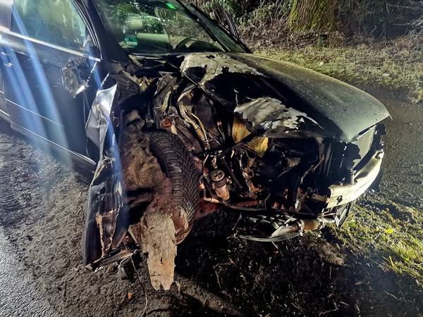 Am Unfallfahrzeug entstand ein Totalschaden. 