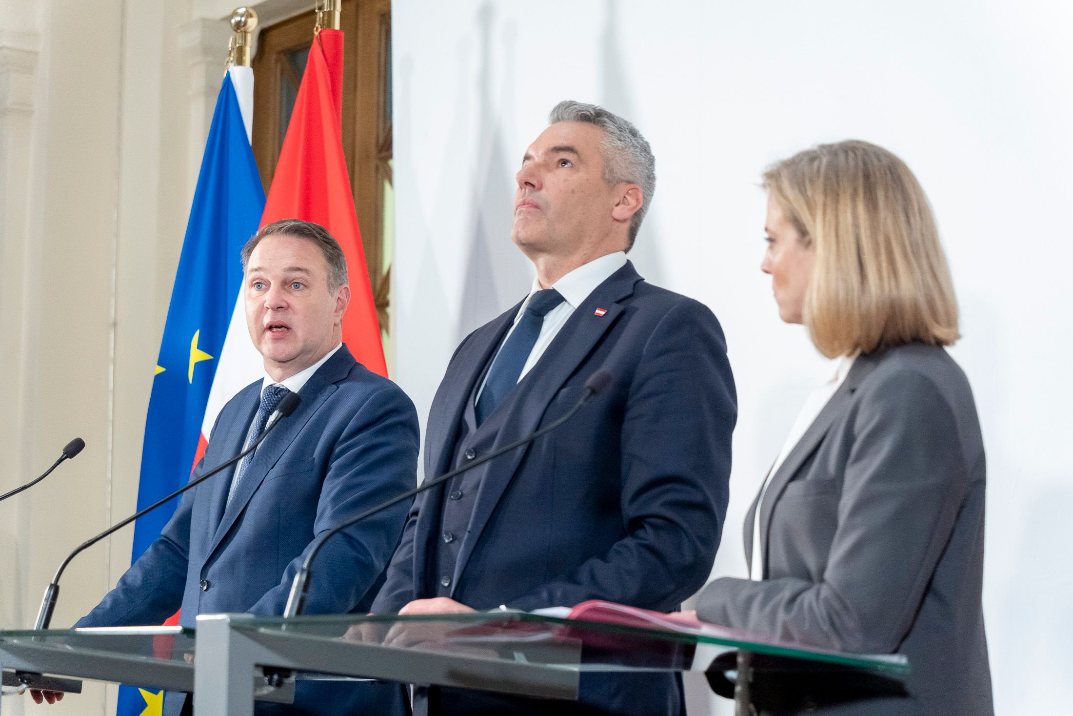 Ringen weiter um eine Einigung: SPÖ-Vorsitzender Babler, ÖVP-Chef Nehammer und Neos-Chefin Meinl-Reisinger.