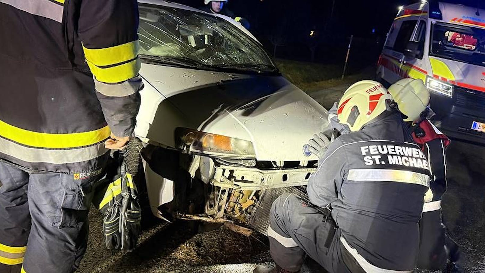 Auto überschlug sich – eine Person schwer verletzt