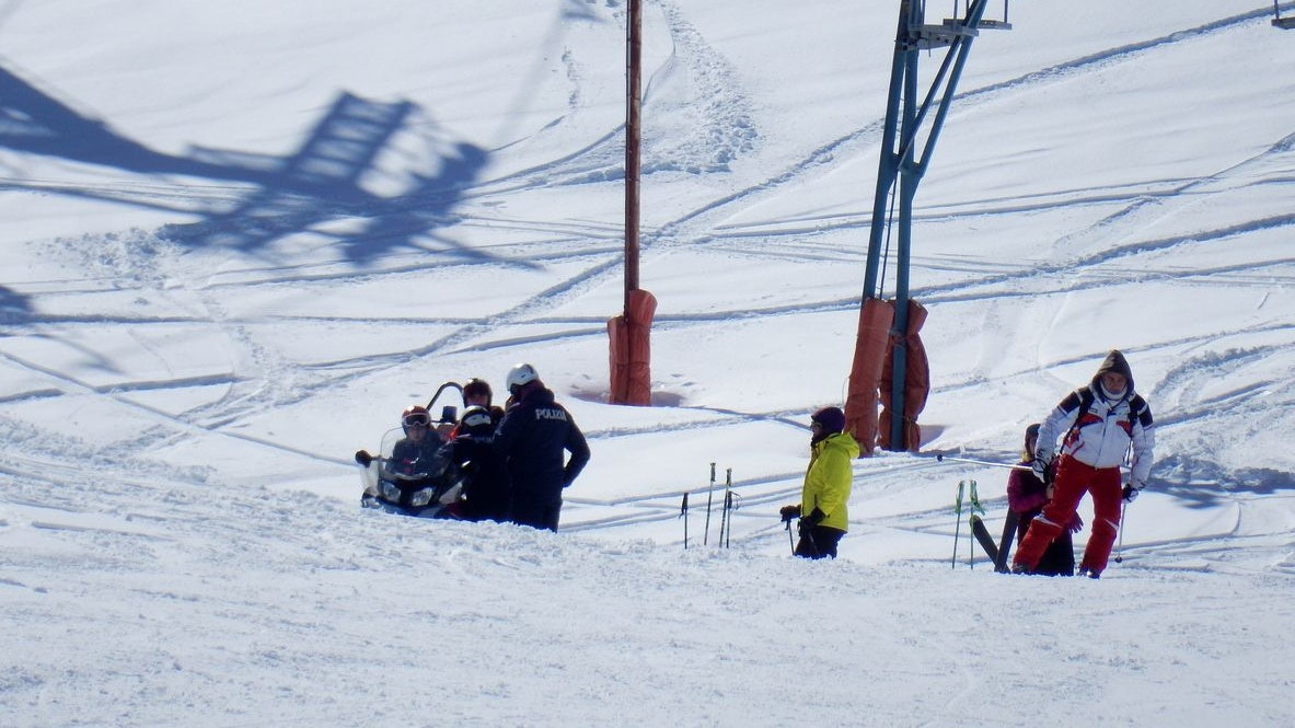 Heute.at - Schneesturm - 11 Kinder müssen von Berg gerettet werden