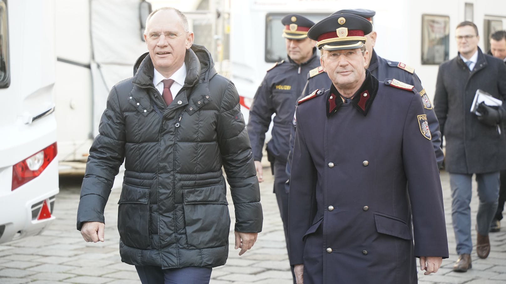 Der Innenminister und der Wiener Polizeipräsident informierten über die Sicherheitsvorkehrungen beim Silvesterpfad.