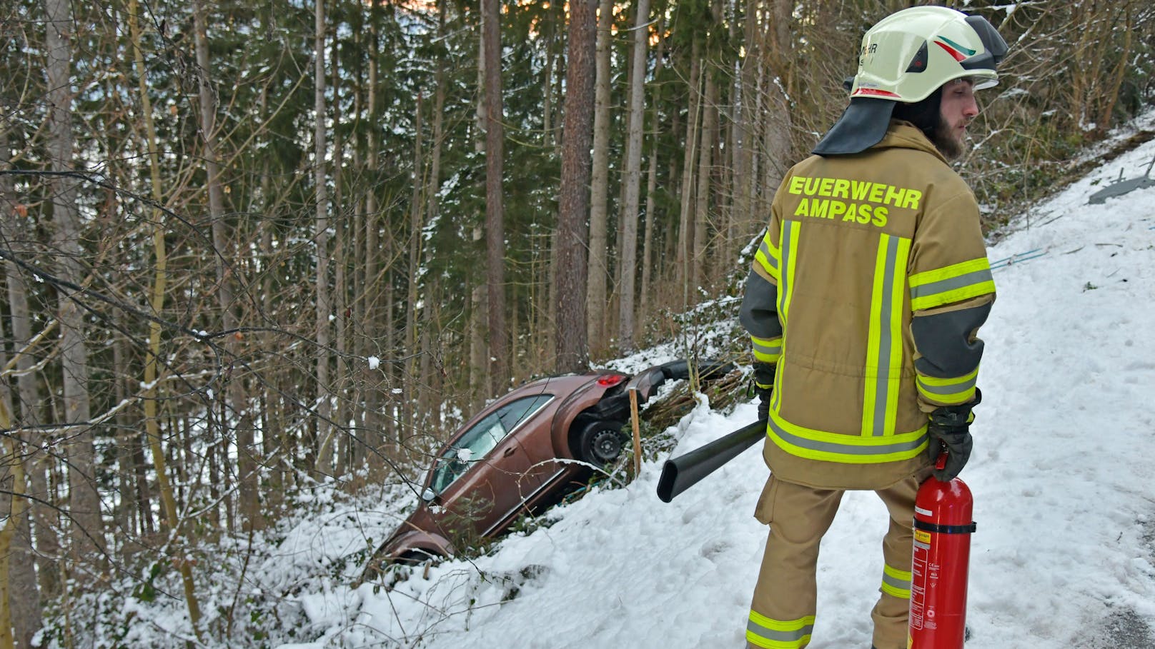 Im Fahrzeug befanden sich noch weitere 4 junge Burschen (alle österr. StA) im Alter zwischen 15 und 16 Jahren.