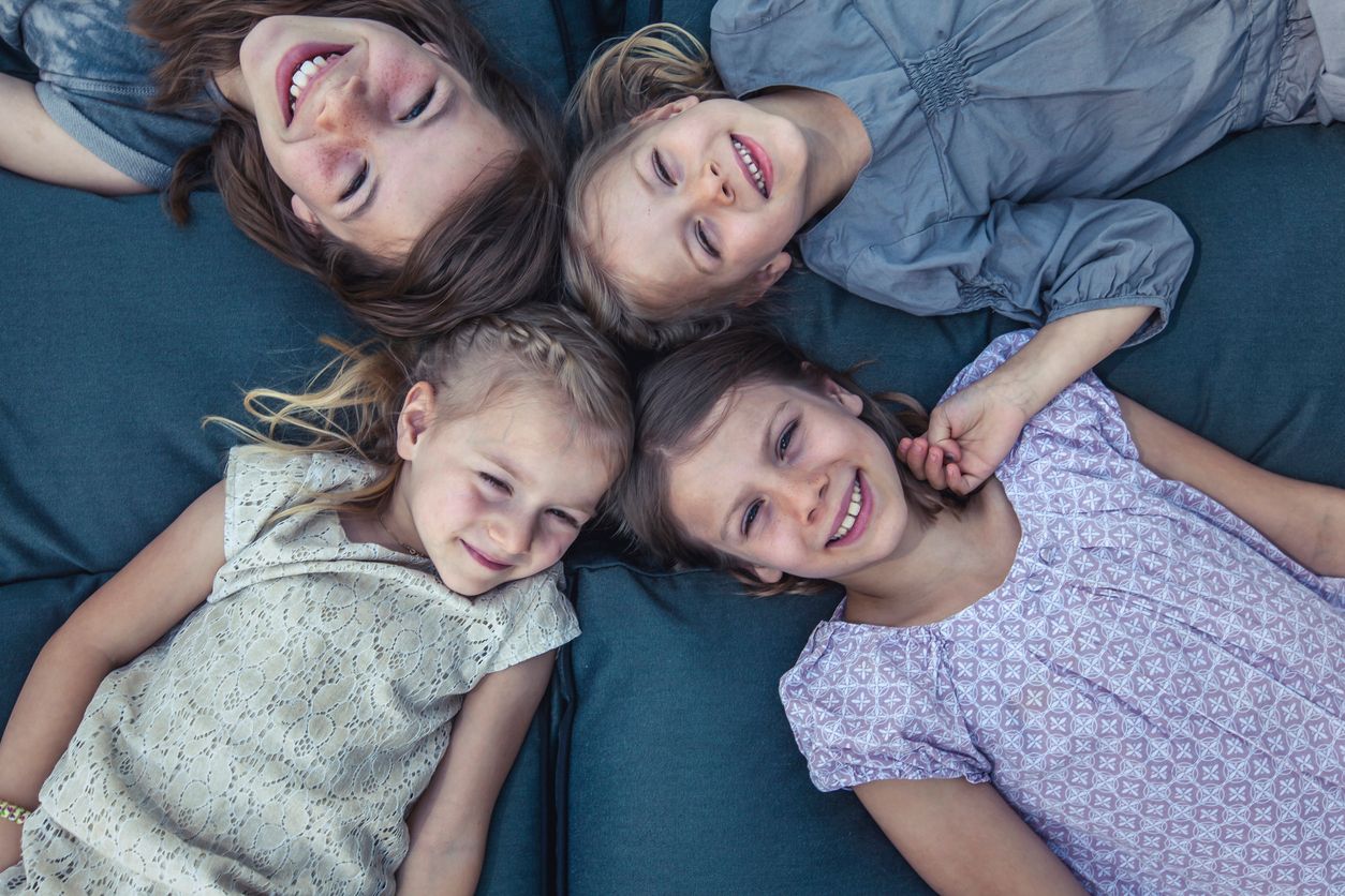 Die Studie ergab auch, dass Während die Anzahl der Geschwister der Hauptfaktor war, der die Persönlichkeitsmerkmale prägte, spielte auch die Geburtsreihenfolge eine Rolle.