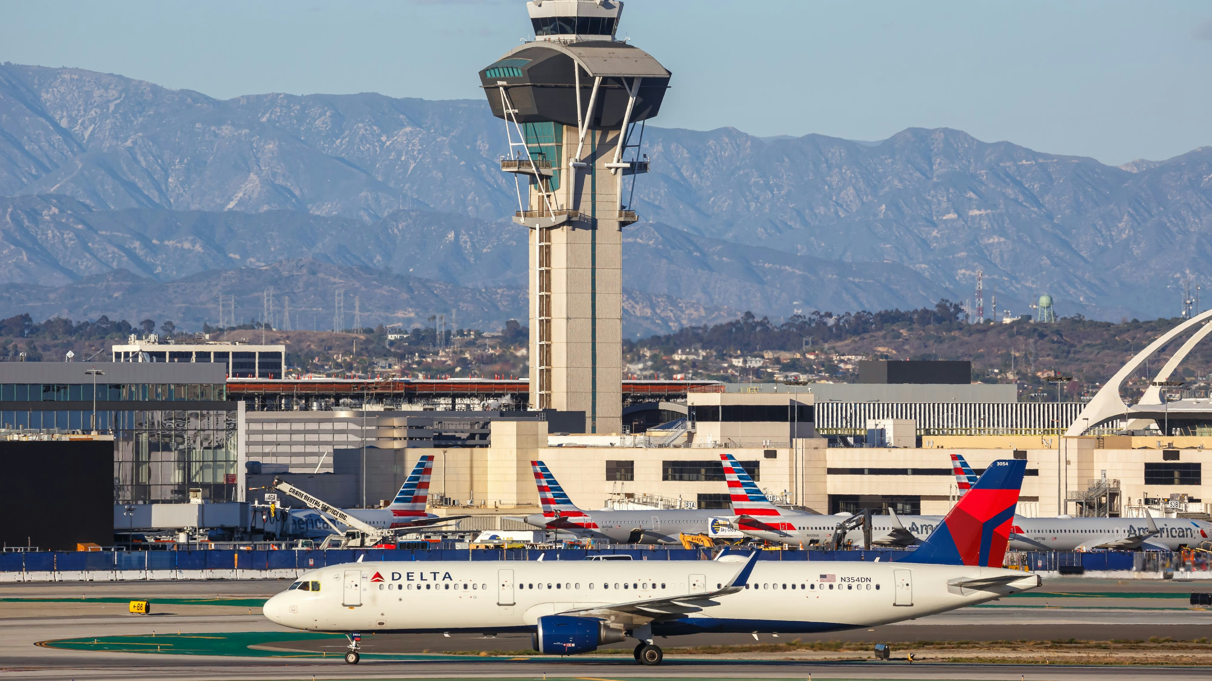 Der Fluglotse konnte den Crash auf dem Rollfeld noch verhindern. (Symbolbild)
