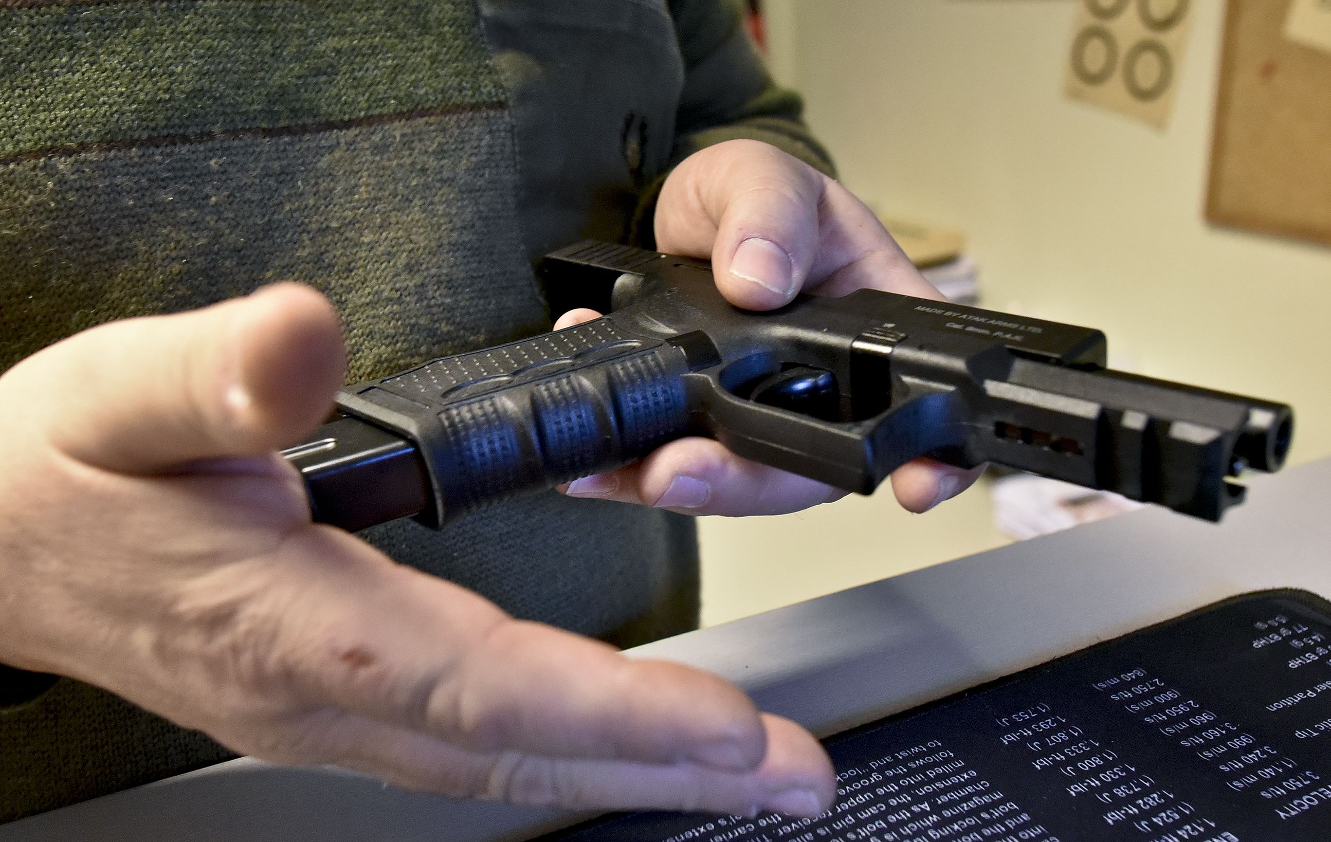 Elf Mal soll der Mann die Schreckschusspistole abgefeuert haben. (Symbolbild)