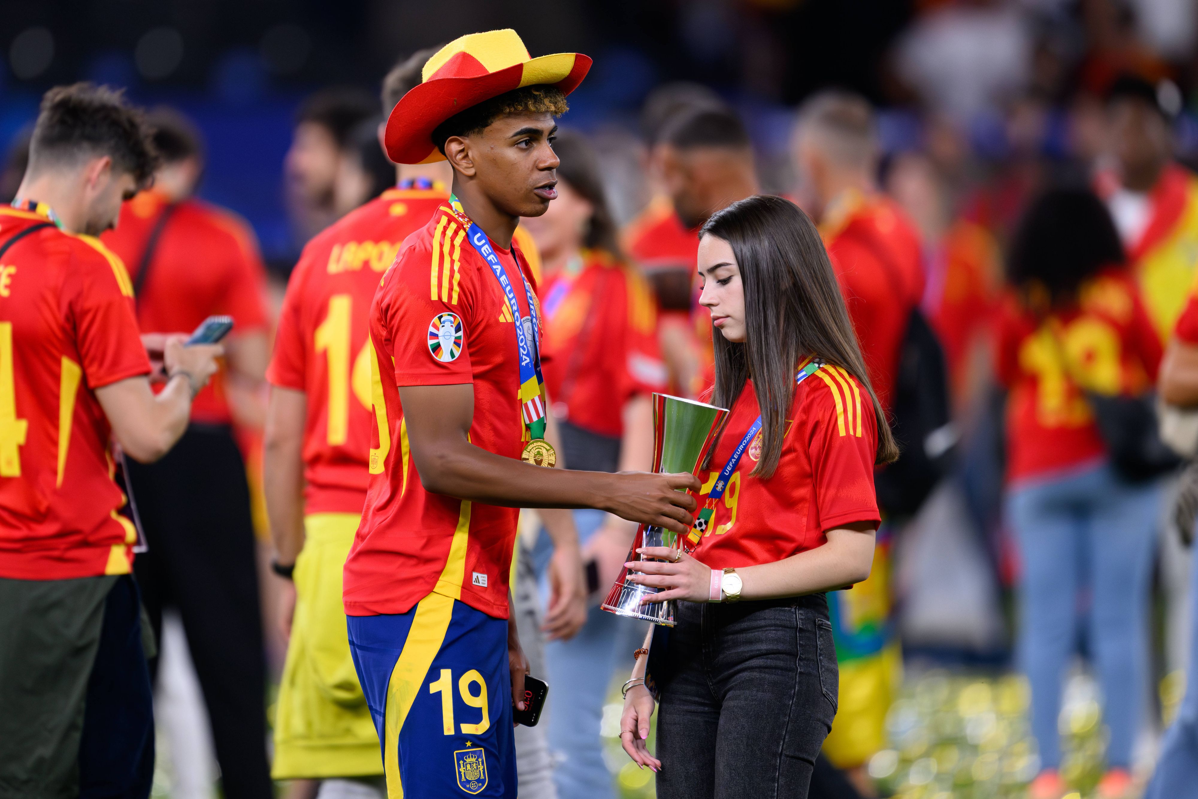 Barcelona-Star Lamine Yamal und die Influencerin Alex Padilla. 